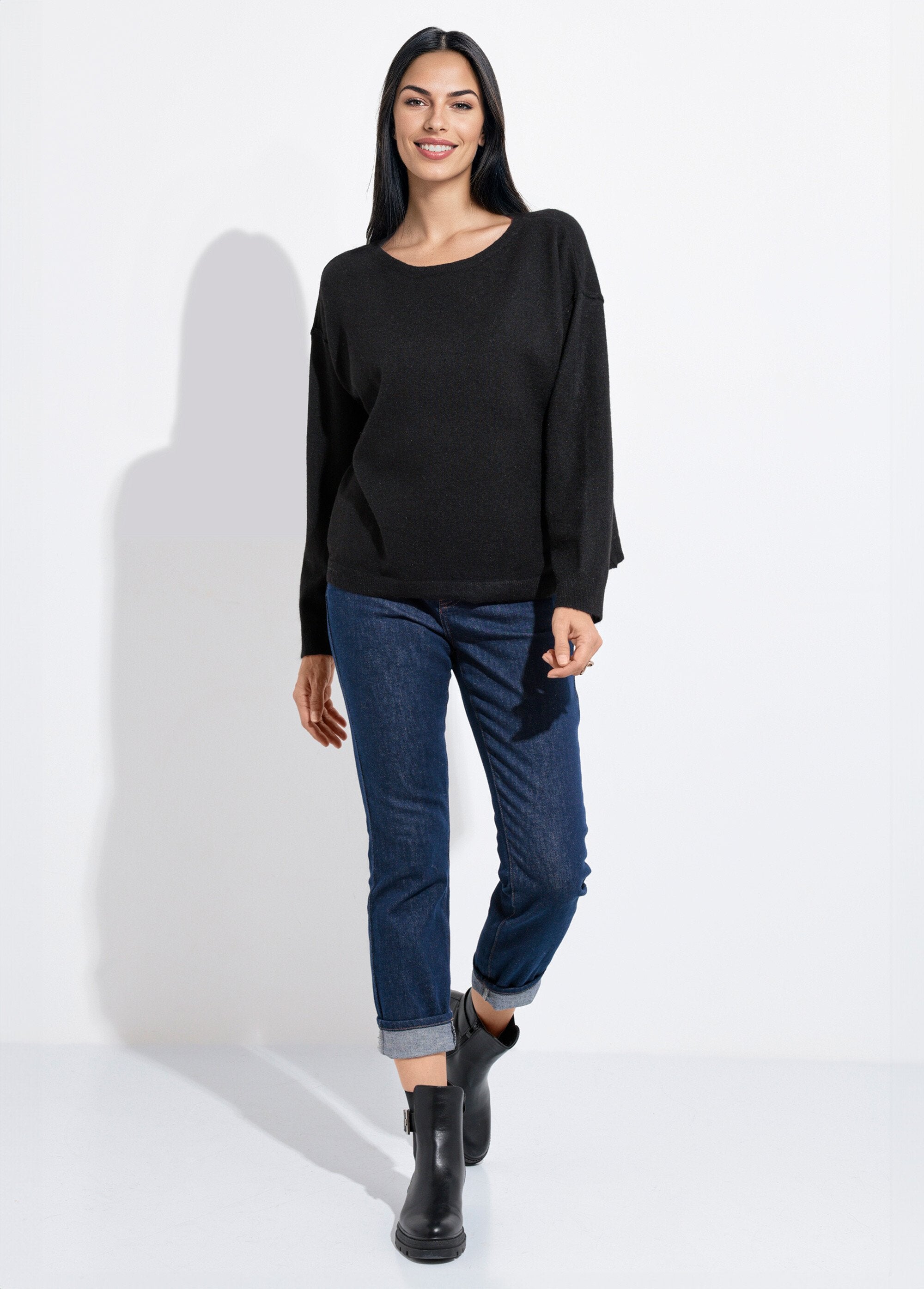 Warme_trui_met_ronde_hals_van_wol_Noir_SF1_slim