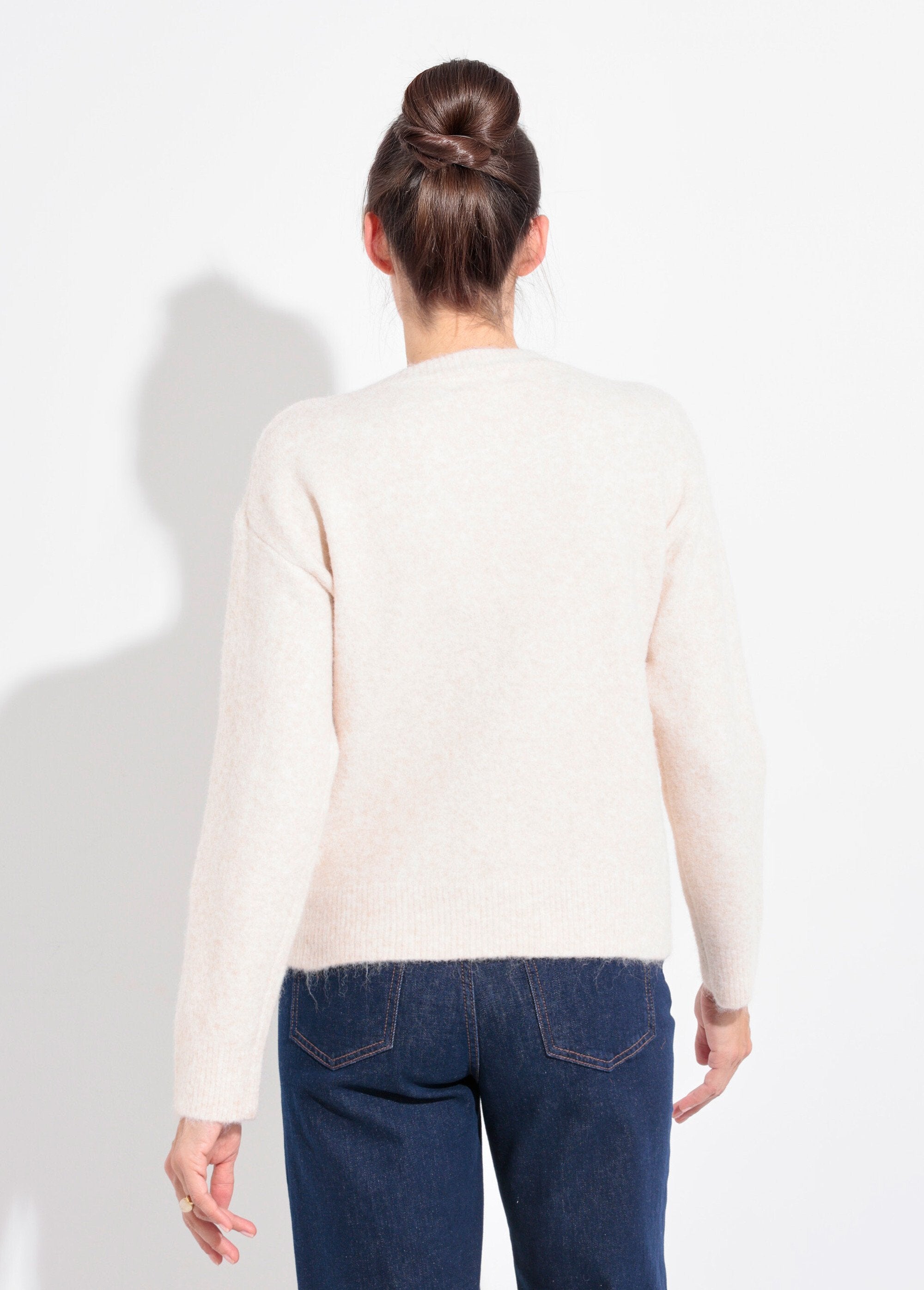 Trui_met_ronde_hals_en_paillettendetail_Beige_clair_DO1_slim