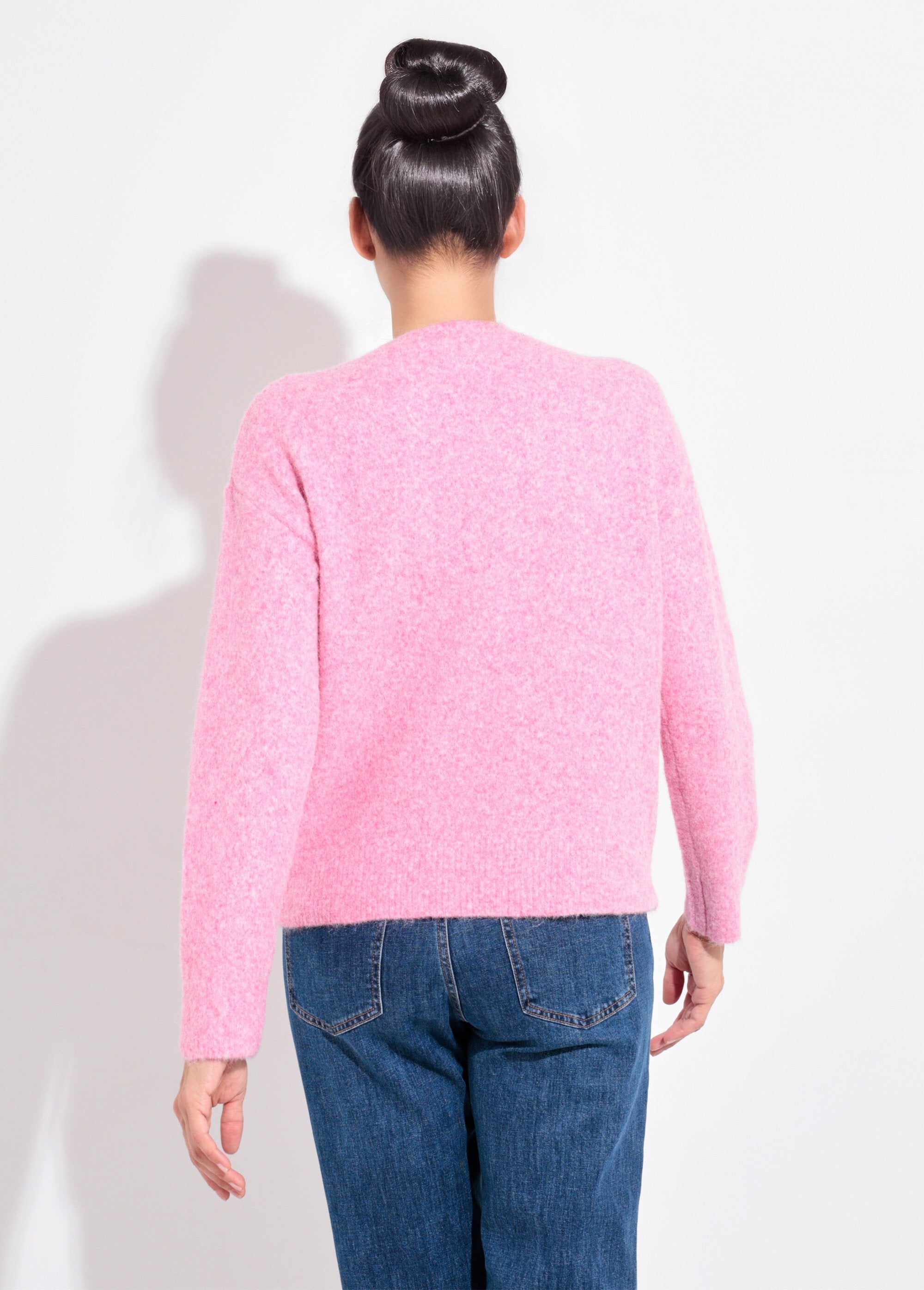 Trui_met_ronde_hals_en_paillettendetail_Rose_DO1_slim