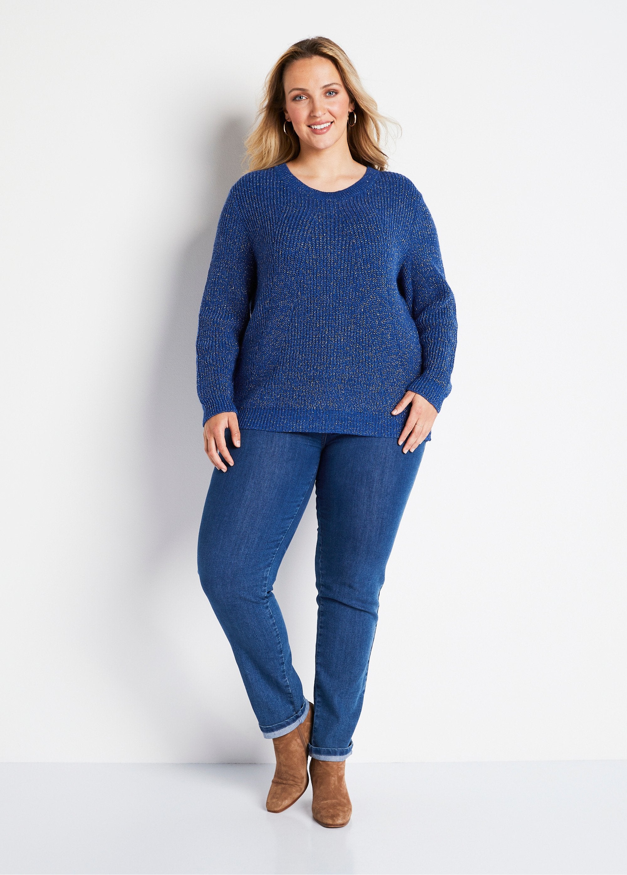 Trui_met_ronde_hals_in_parelbreisel_met_wol_BLAUW_SF1_curvy