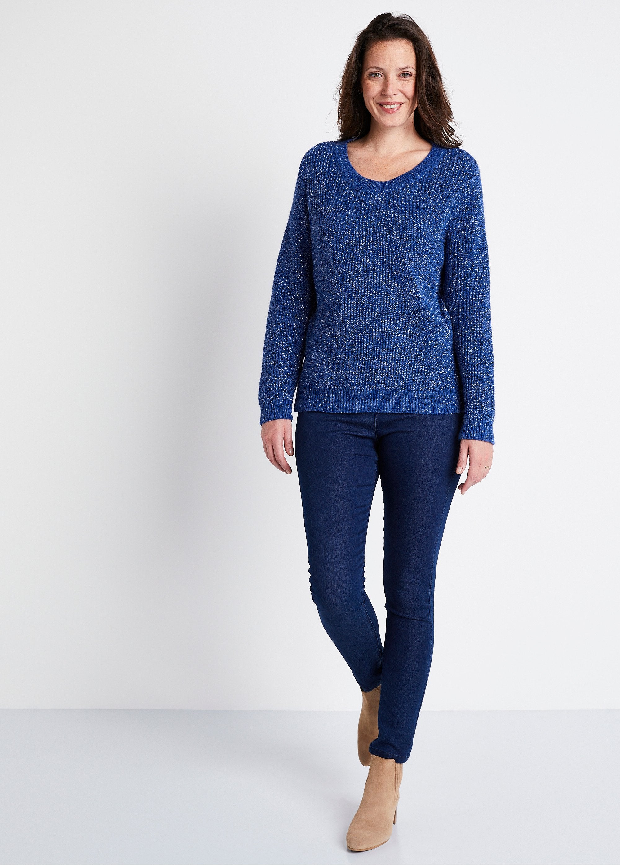 Trui_met_ronde_hals_in_parelbreisel_met_wol_BLAUW_SF1_slim