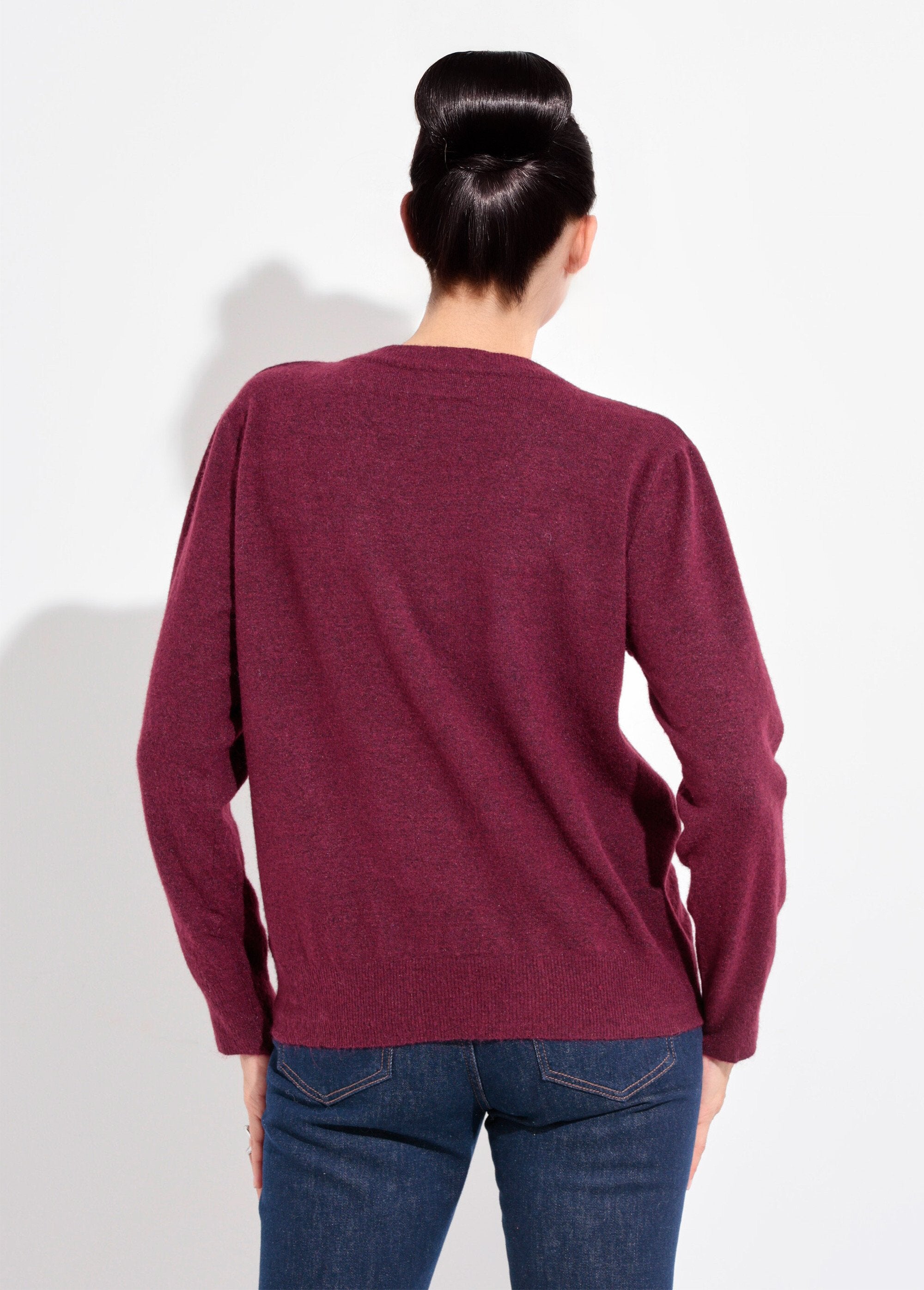 Zachte_en_warme_V-hals_trui_van_wol_Bordeaux_DO1_slim