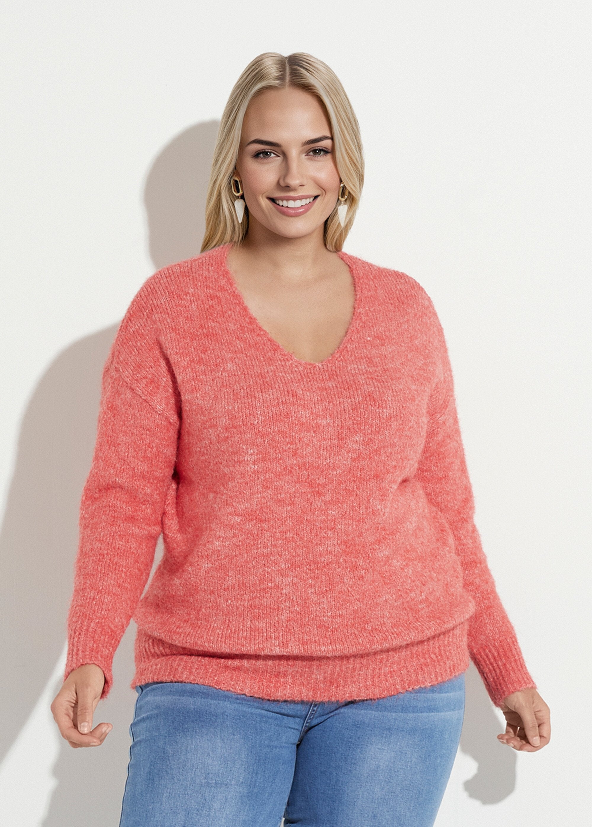 Pull_col_V_fin_et_chaud_avec_laine_Corail_FA1_curvy