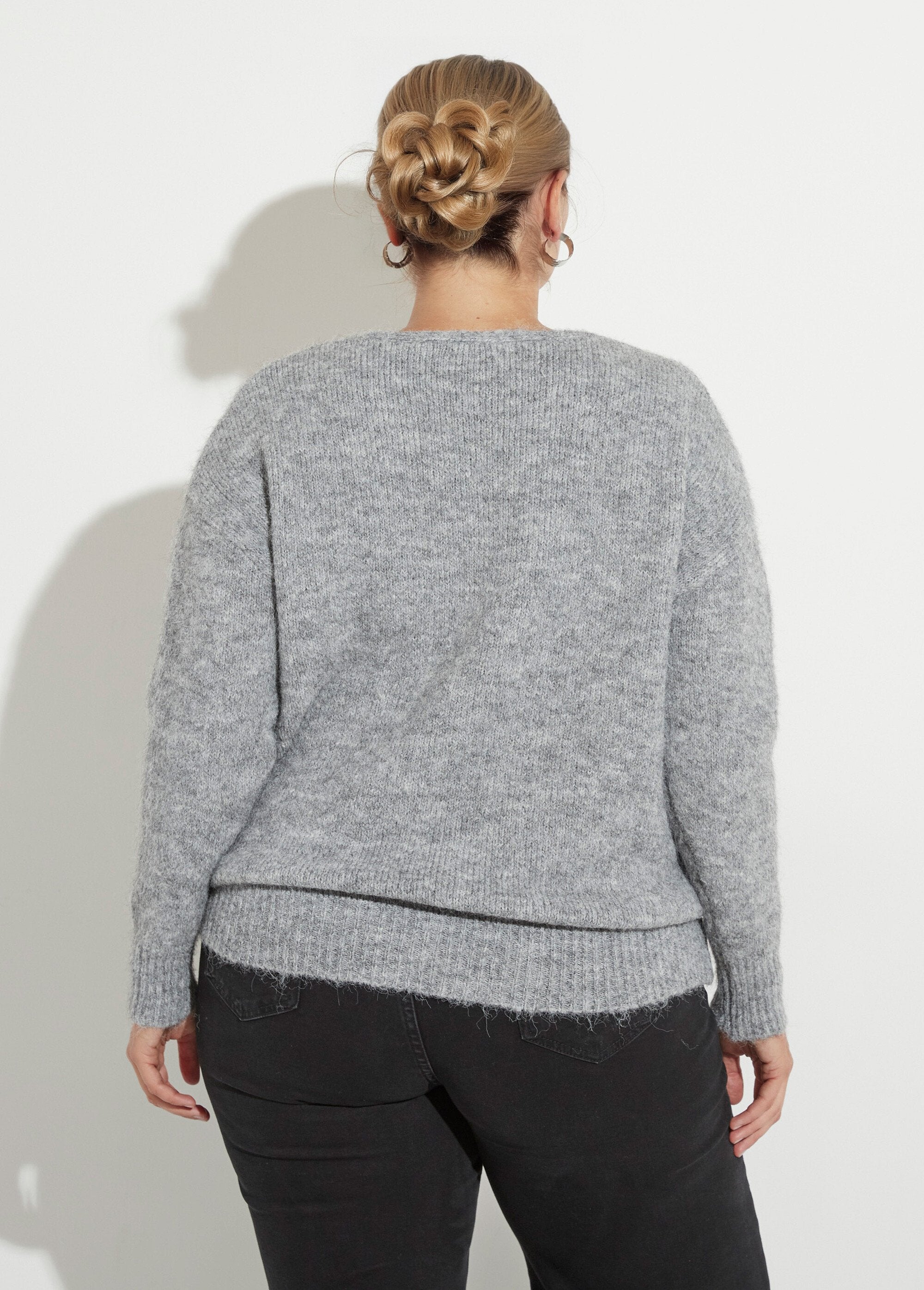 Pull_col_V_fin_et_chaud_avec_laine_Gris_DO1_curvy
