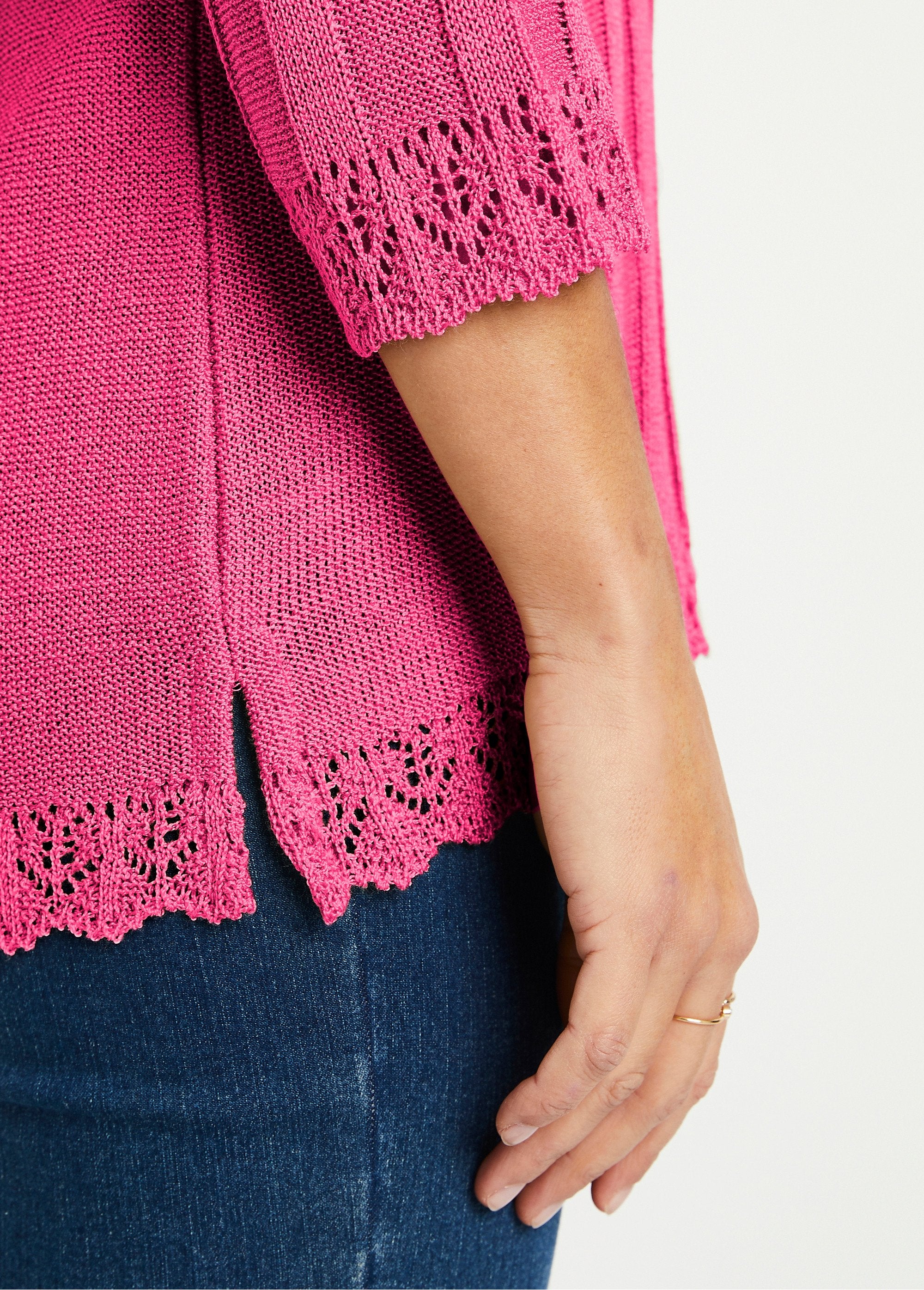 Korte_opengewerkte_trui_met_ronde_hals_Fuchsia_DE1_slim