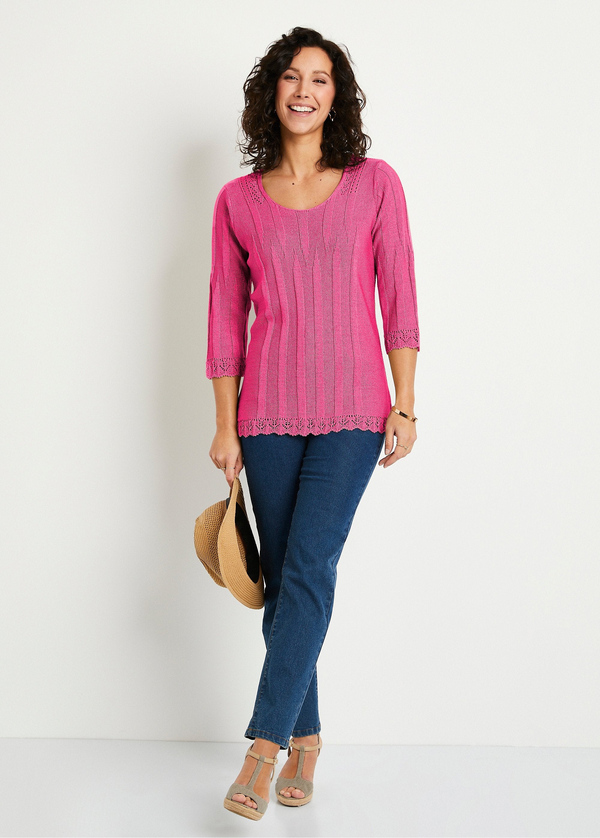 Korte_opengewerkte_trui_met_ronde_hals_Fuchsia_SF1_slim