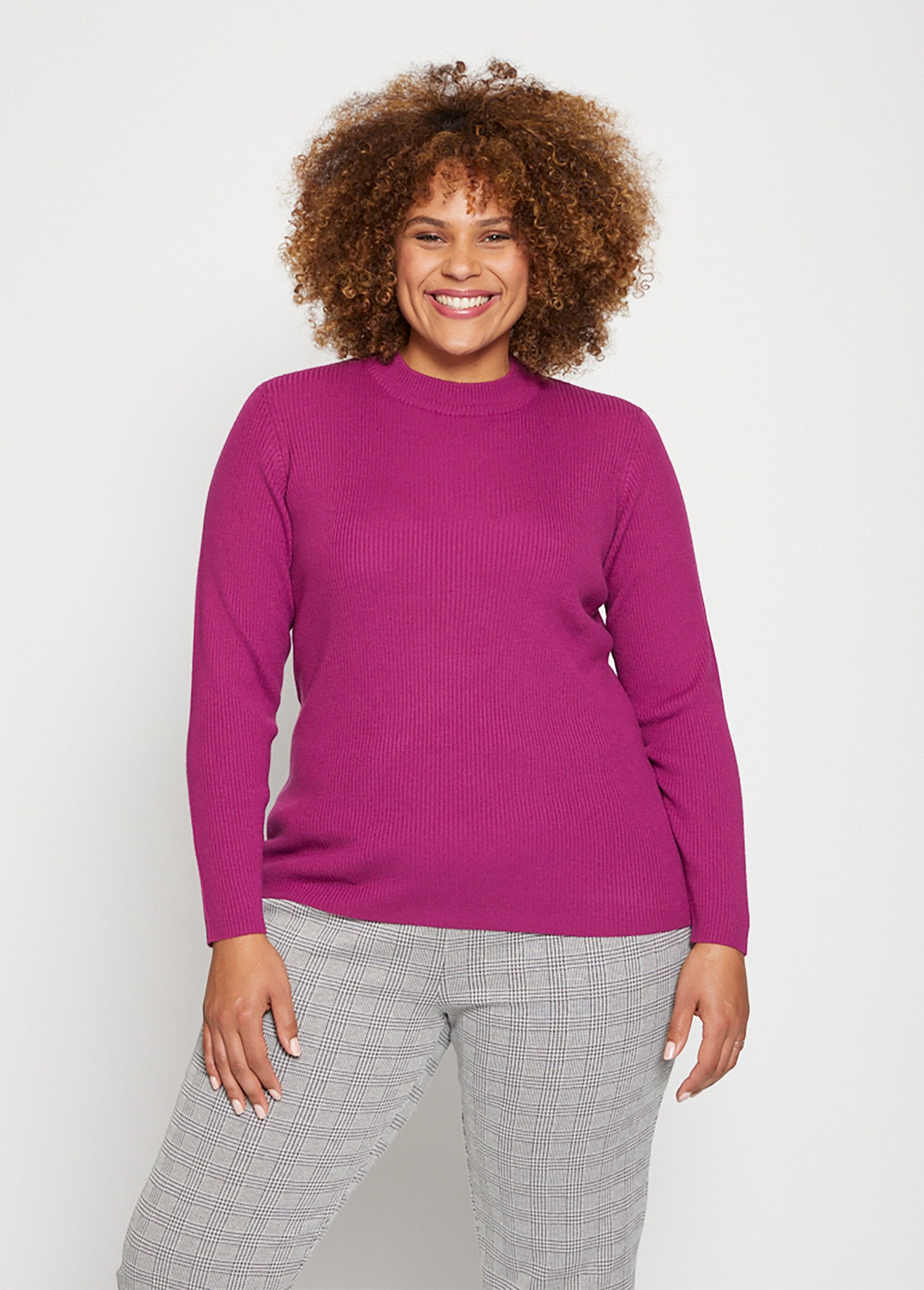 Geribde_trui_met_hoge_hals_Cyclamen_FA1_curvy