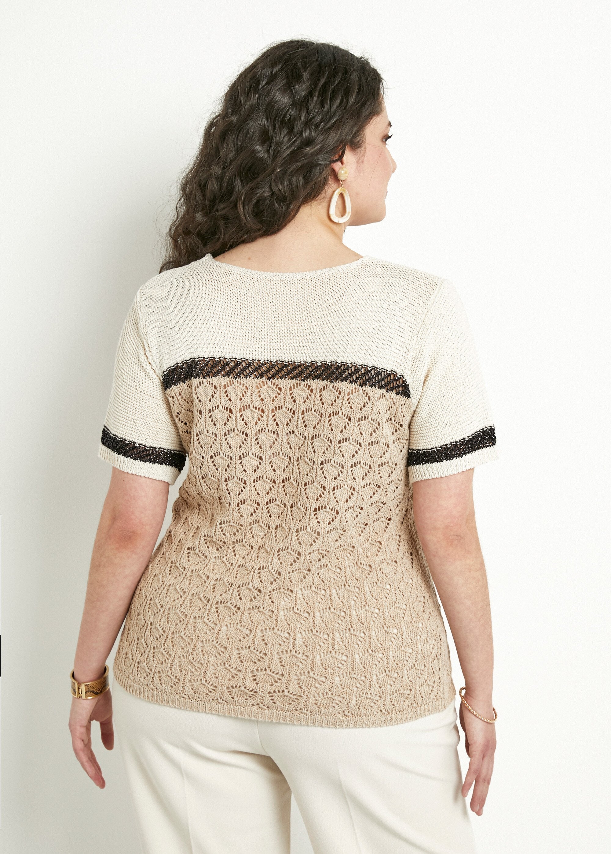 Pull_doux_brillant_manches_courtes_col_rond_Beige_et_noir_DO1_curvy