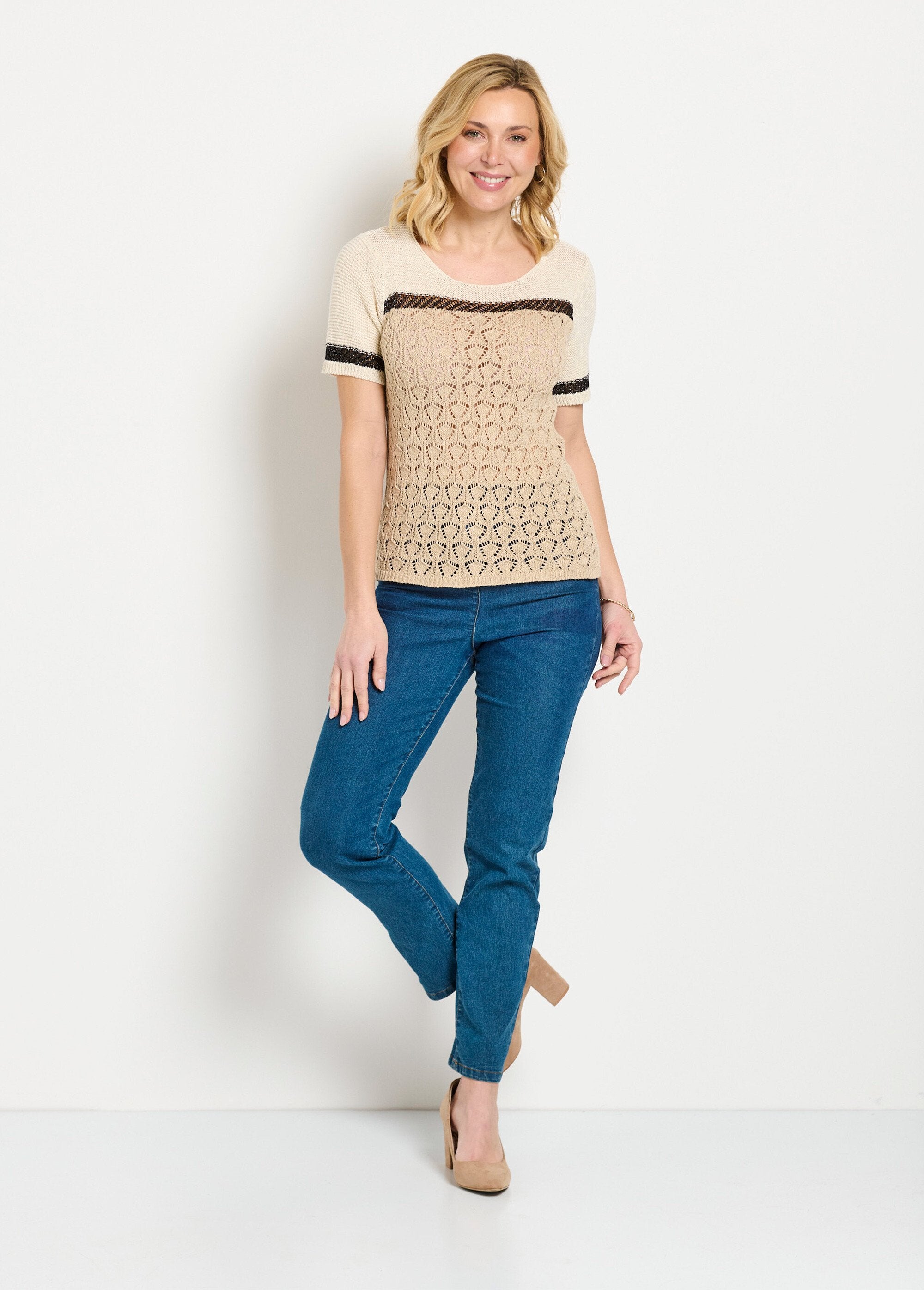 Pull_doux_brillant_manches_courtes_col_rond_Beige_et_noir_SF1_slim