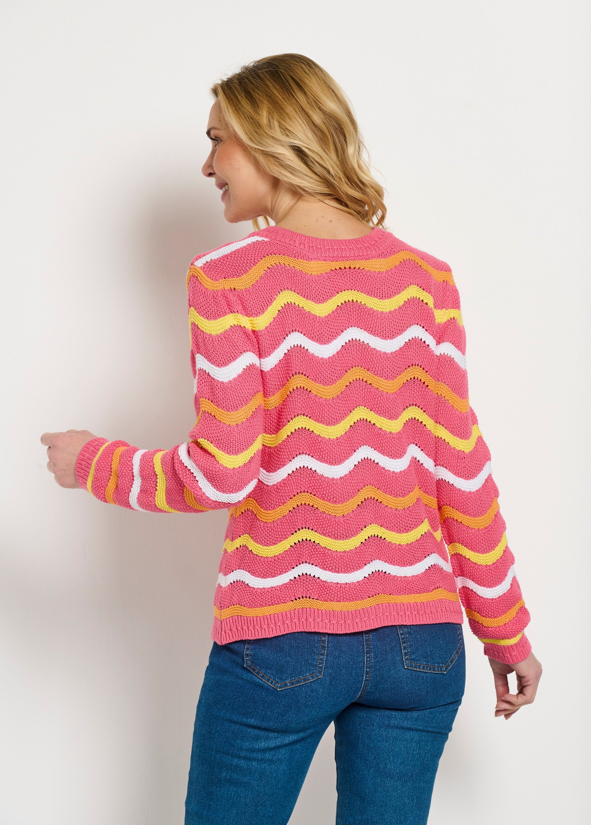 Pull_doux_col_rond_reliefé_rayé_point_mousse_Fond_rose_DO1_slim