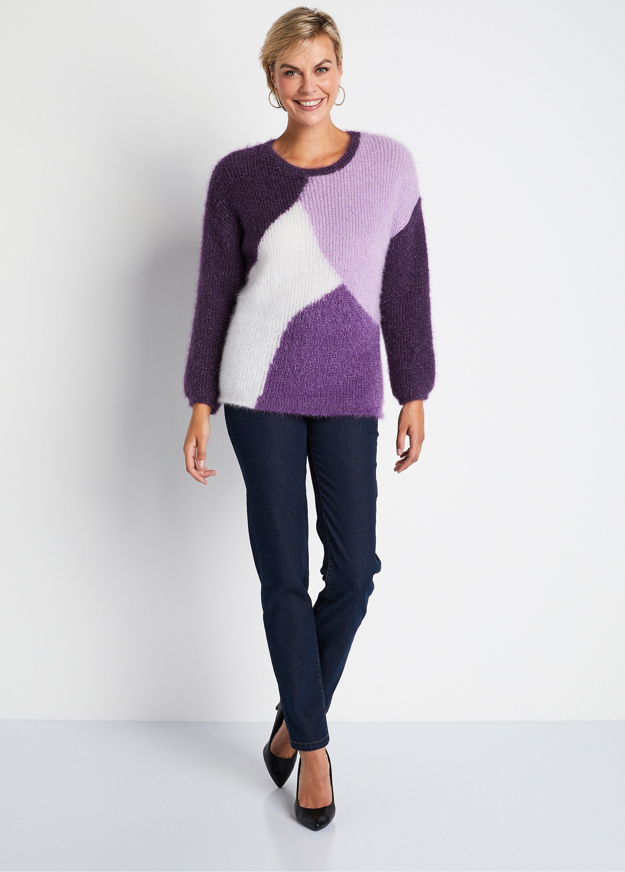 Zacht_gebreide_colourblock_trui_Zwarte_bes_en_ecru_SF1_slim