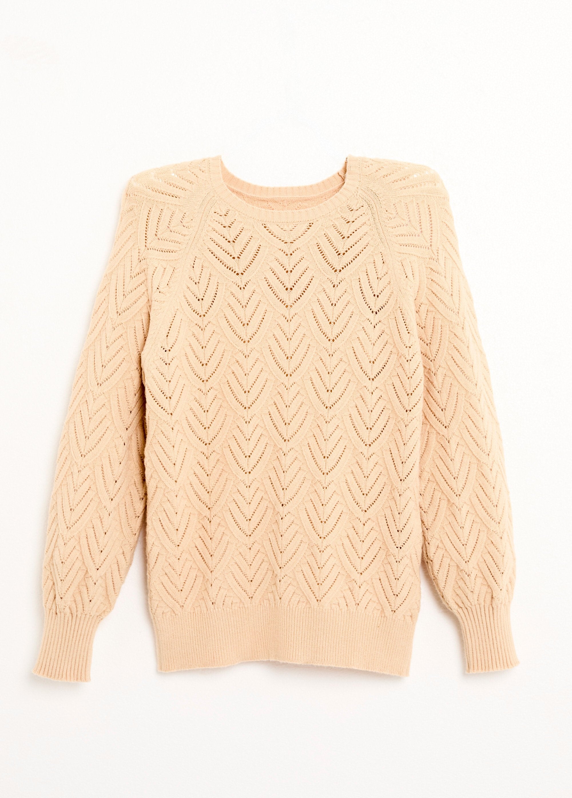 Zachte_korte_effen_opengewerkte_trui_met_ronde_hals_Beige_AP1_slim