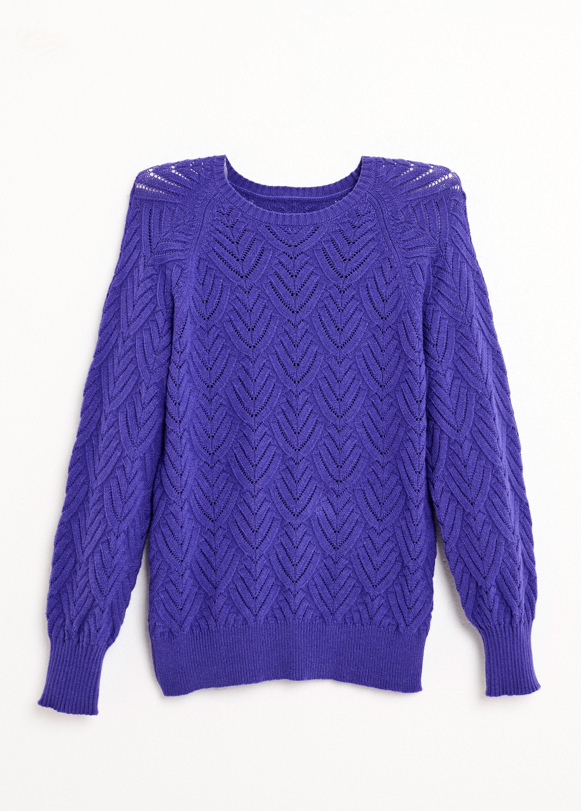 Zachte_korte_effen_opengewerkte_trui_met_ronde_hals_Violet_AP1_slim