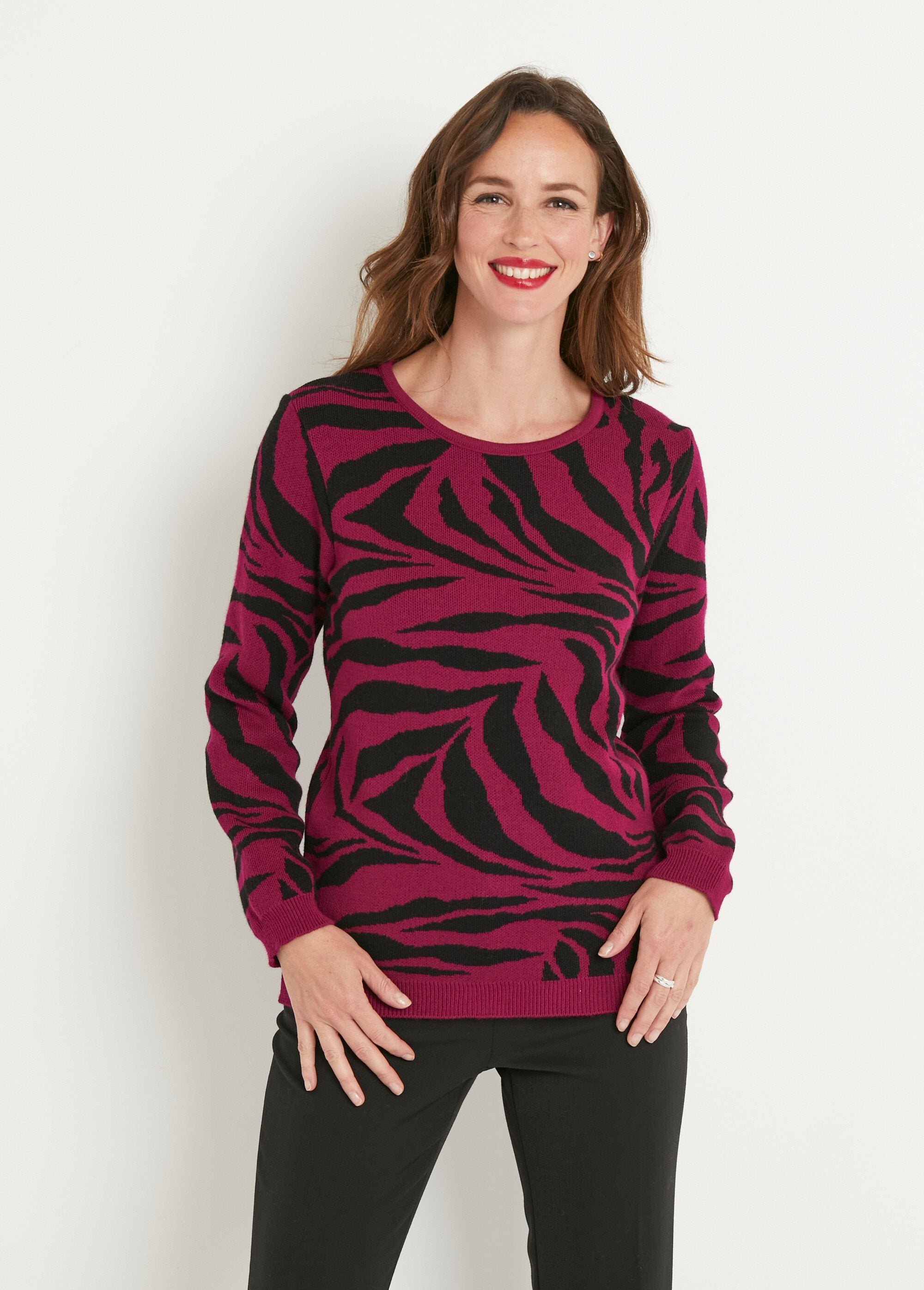 Zachte_jacquard_zebra_trui_met_ronde_hals_Cassis_et_noir_FA1_slim