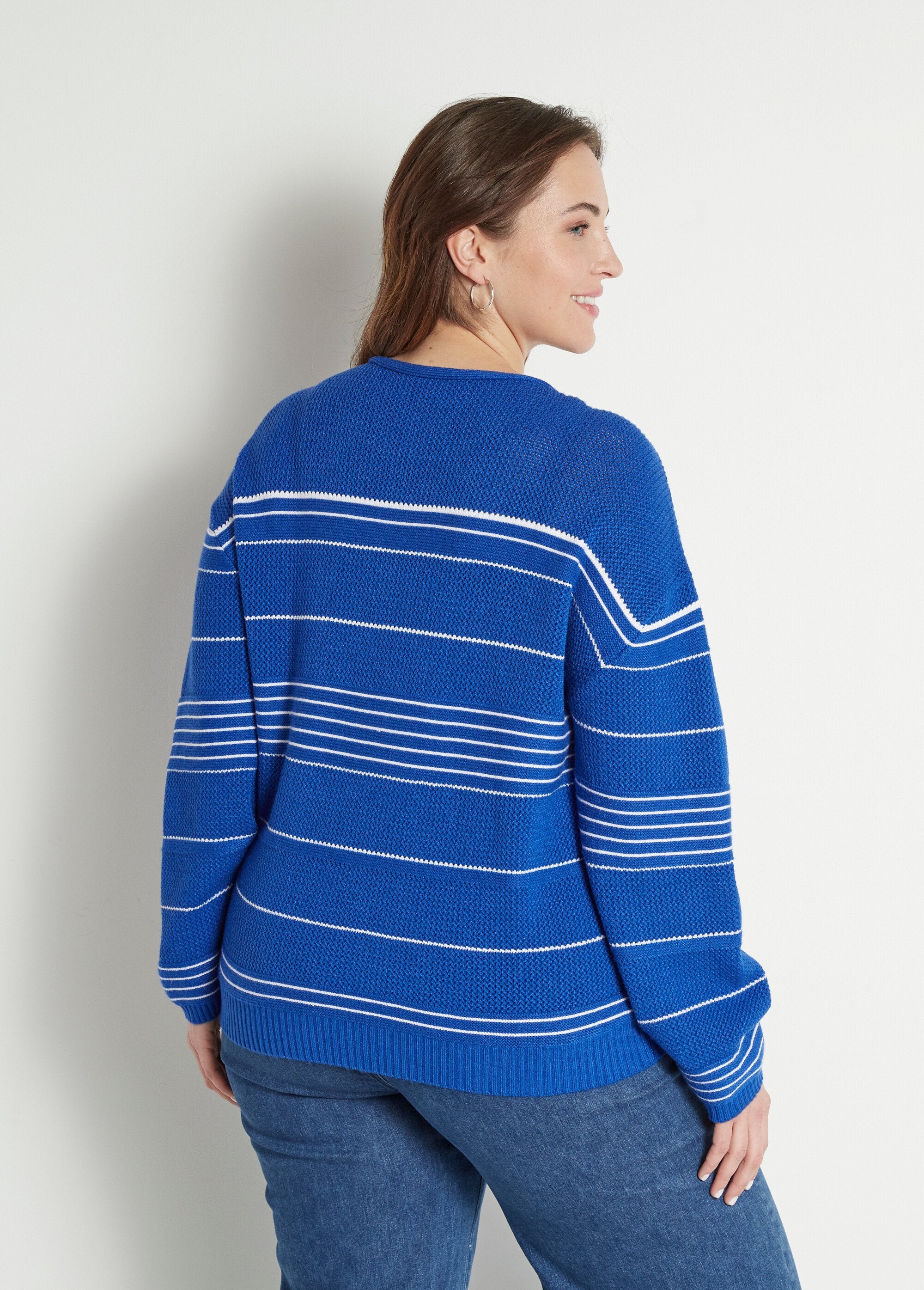 Pull_doux_rayé_col_rond_esprit_marinière_Bleu_dur_et_blanc_DO1_curvy