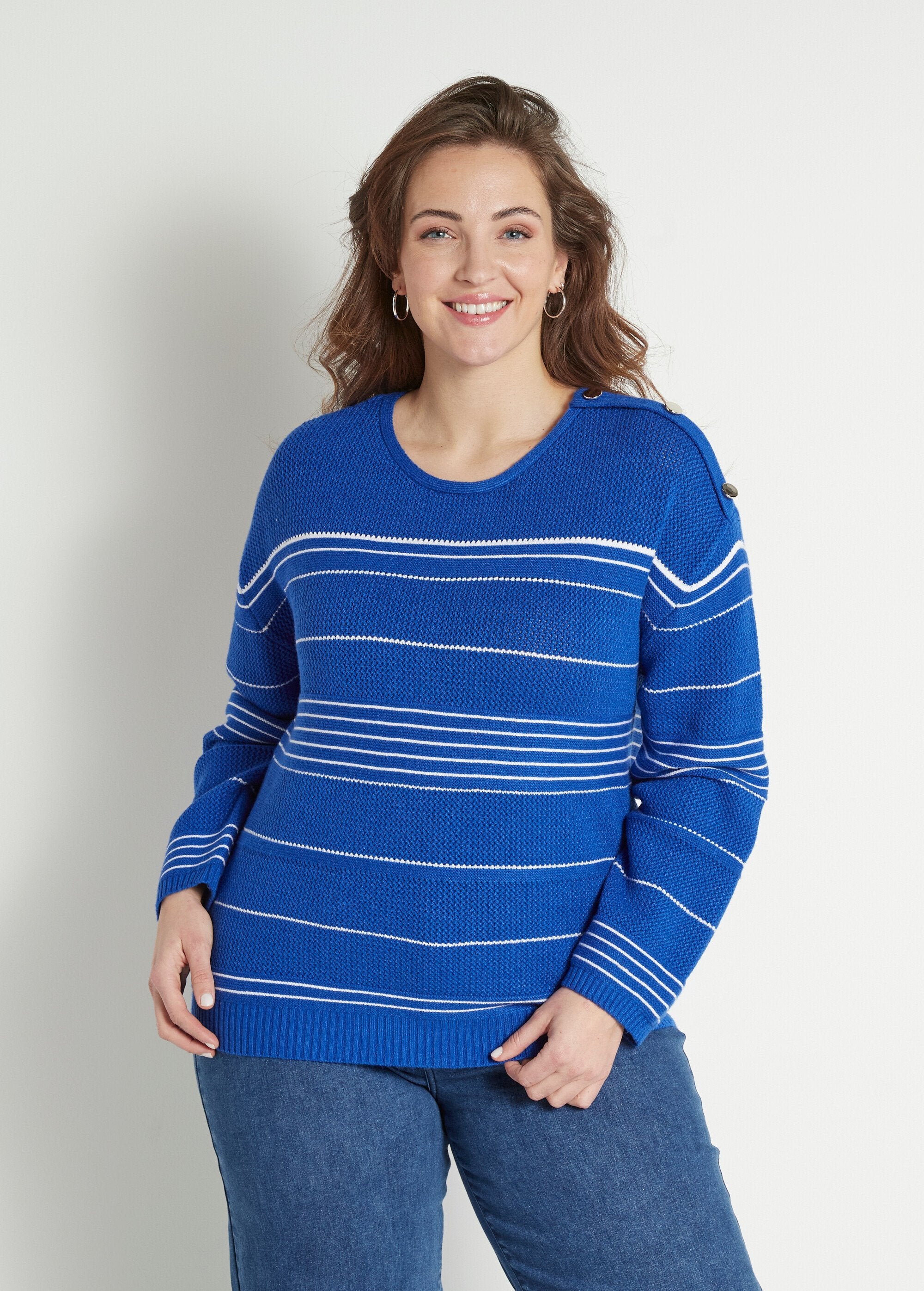 Pull_doux_rayé_col_rond_esprit_marinière_Bleu_dur_et_blanc_FA1_curvy