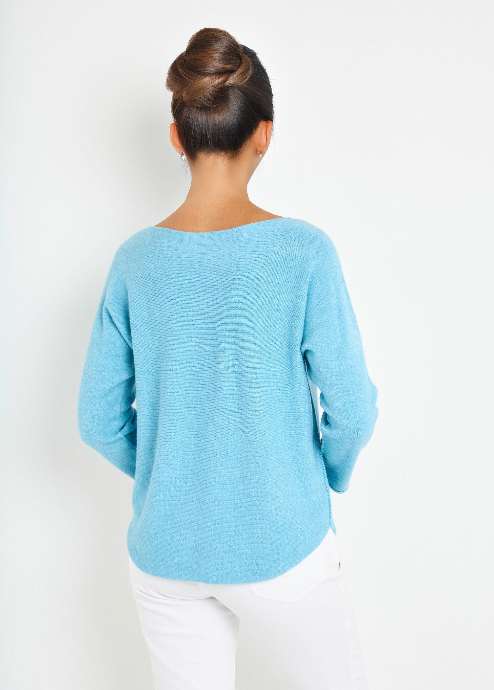 Trui_met_lange_mouwen_en_boothals_Bleu_ciel_DO1_slim
