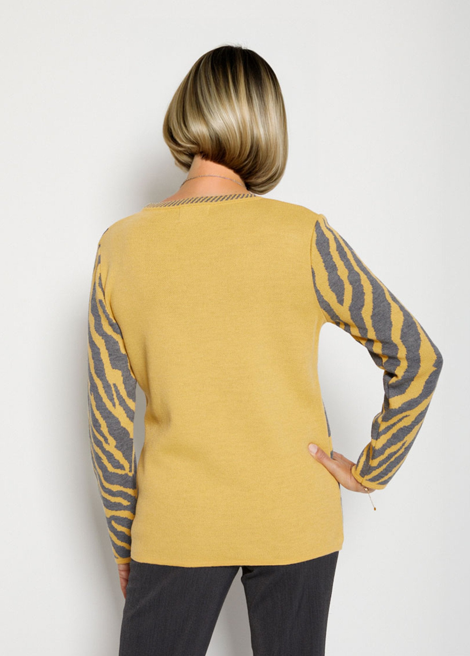 Jacquard_zebra_trui_Honing_en_grijs_DO1_slim