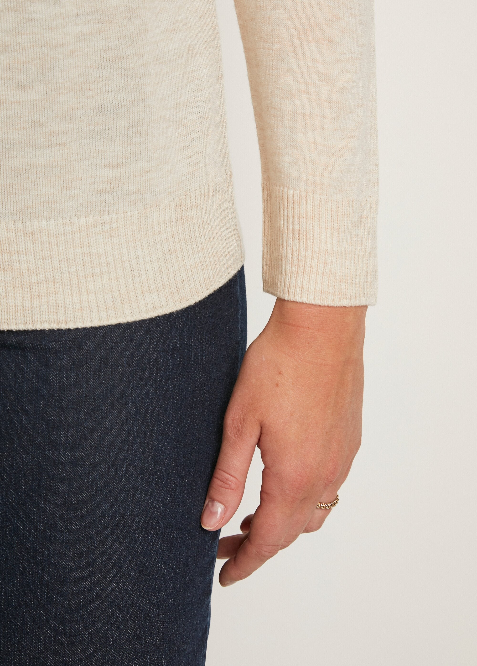 Slanke_effen_trui_van_merinoswol_met_hoge_hals_Ficelle_DE3_slim