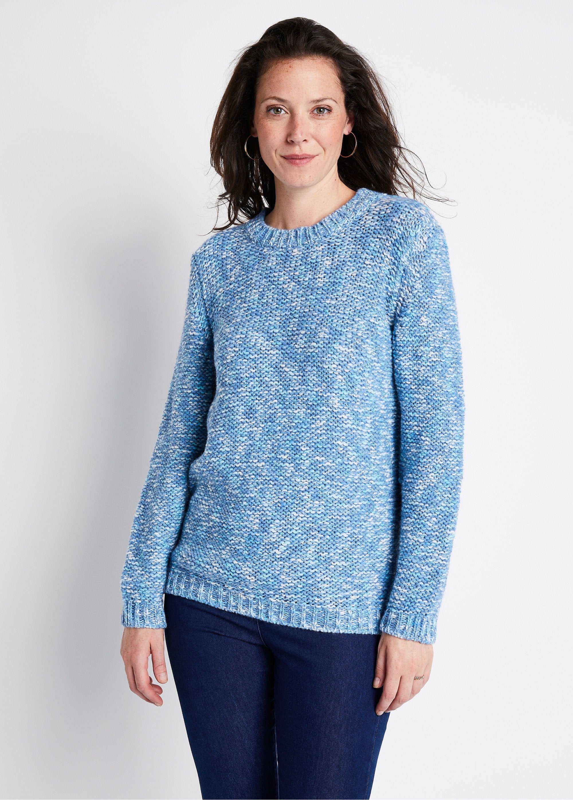 Voorgevormde_trui_met_ronde_hals_in_wol_en_alpaca_Blauw_en_ecru_FA1_slim