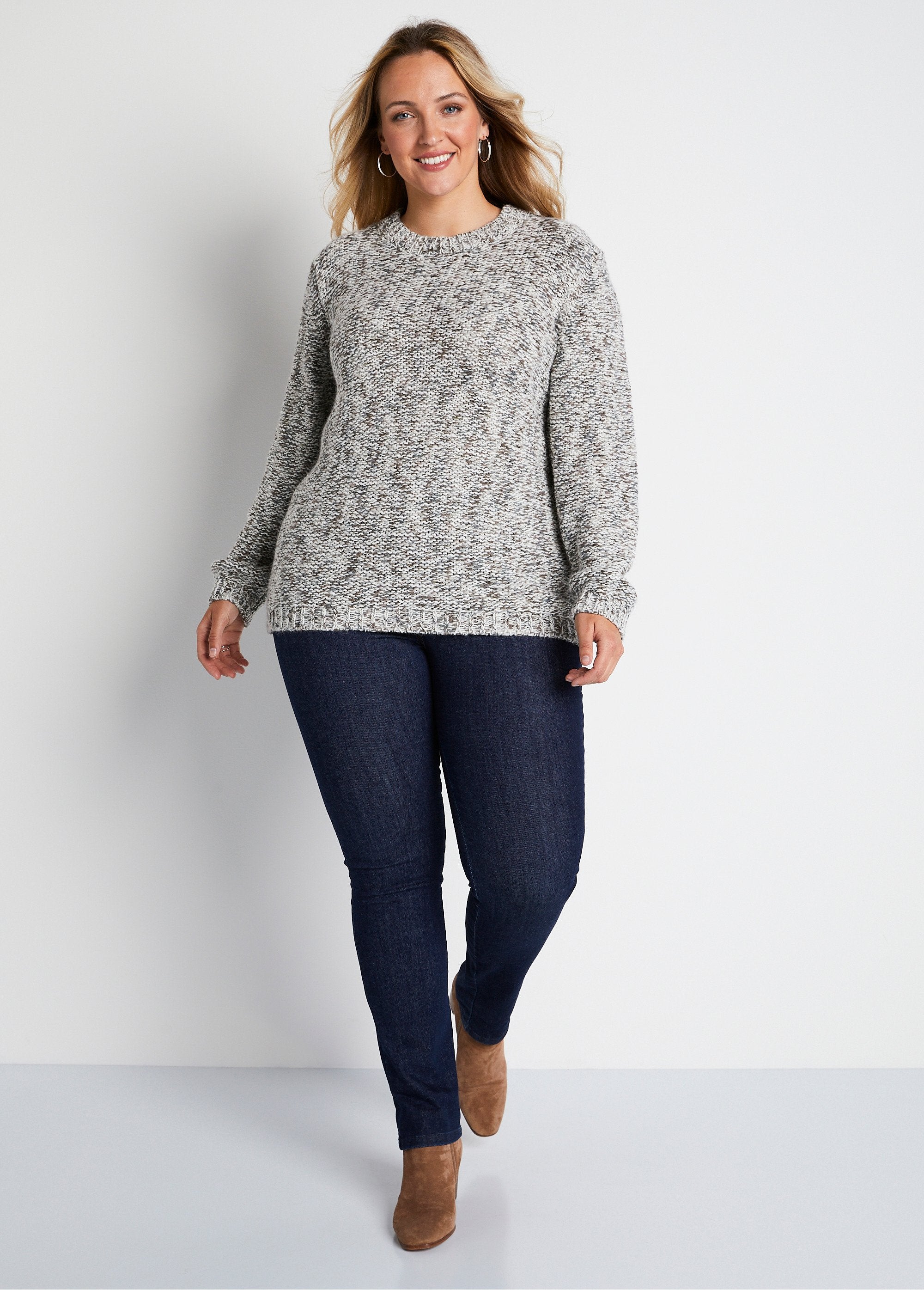 Voorgevormde_trui_met_ronde_hals_in_wol_en_alpaca_Ecru_en_beige_SF1_curvy