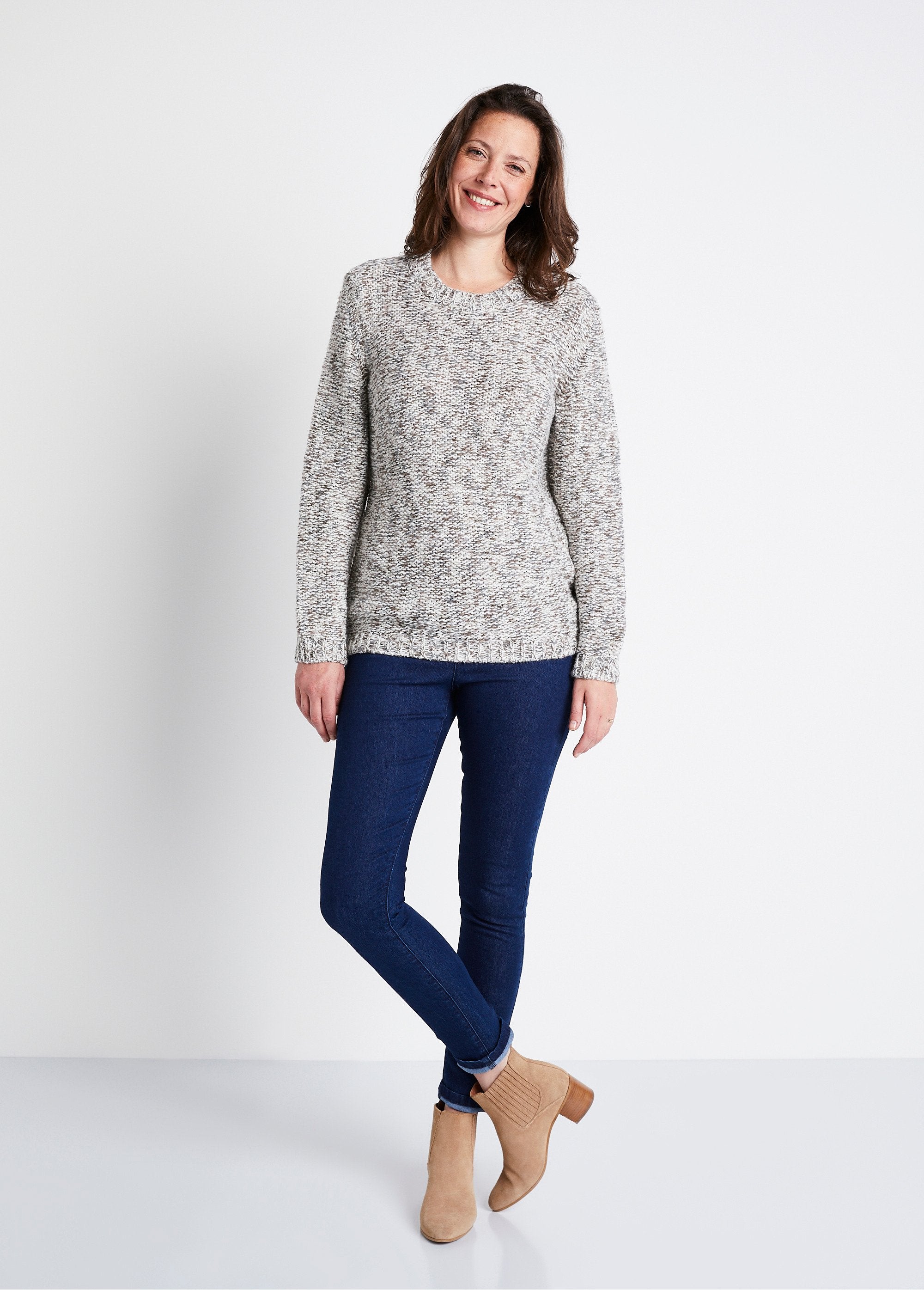 Voorgevormde_trui_met_ronde_hals_in_wol_en_alpaca_Ecru_en_beige_SF1_slim