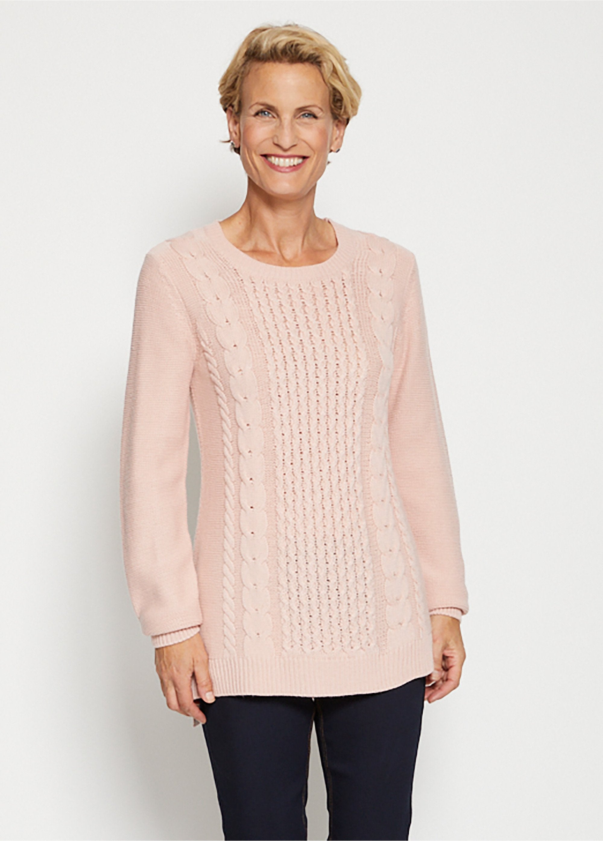 Gebreide_trui_met_omgekeerde_jersey_en_twists_Rose_FA1_slim