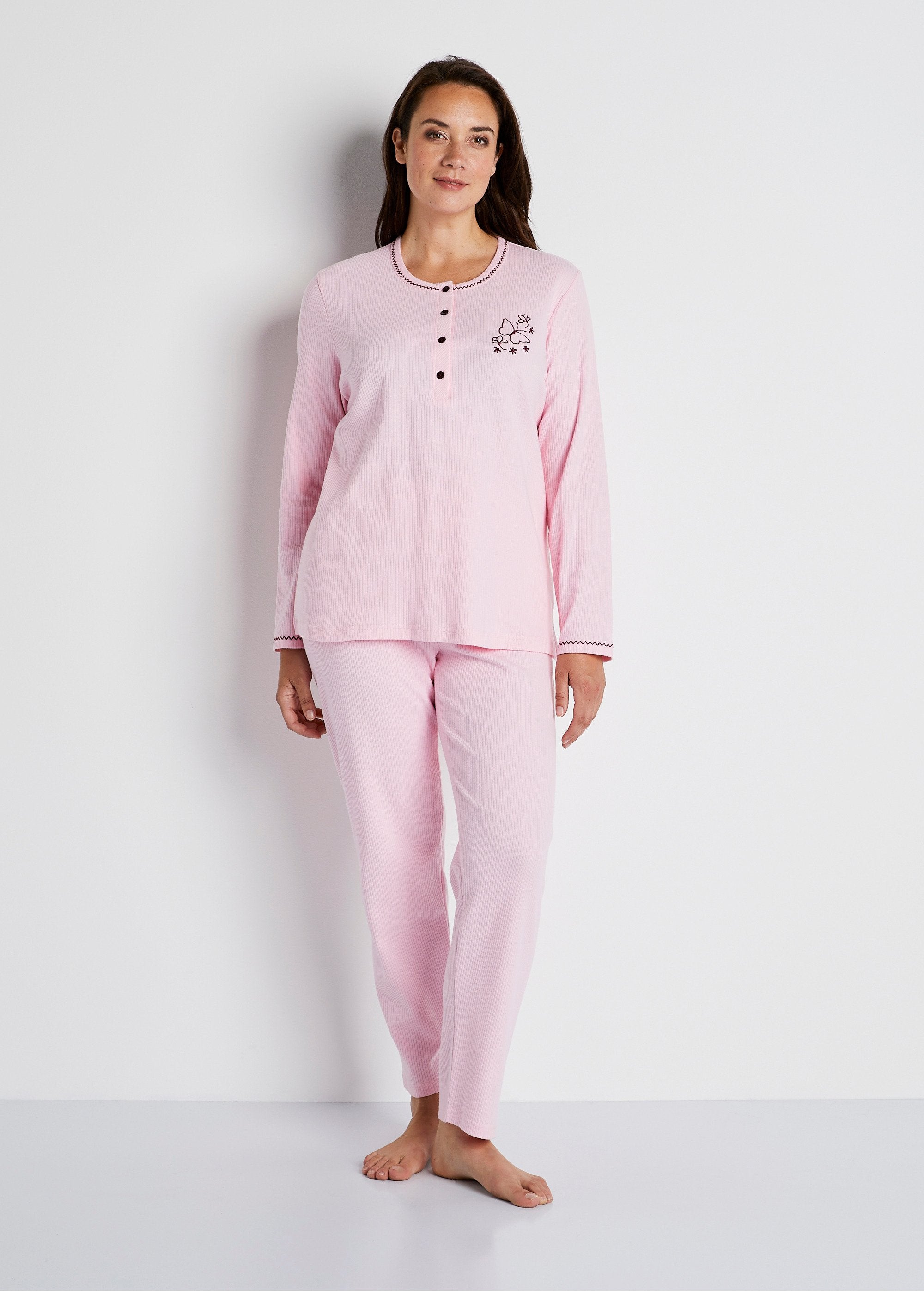 Geborduurde_pyjama_ROZE_FA1_curvy