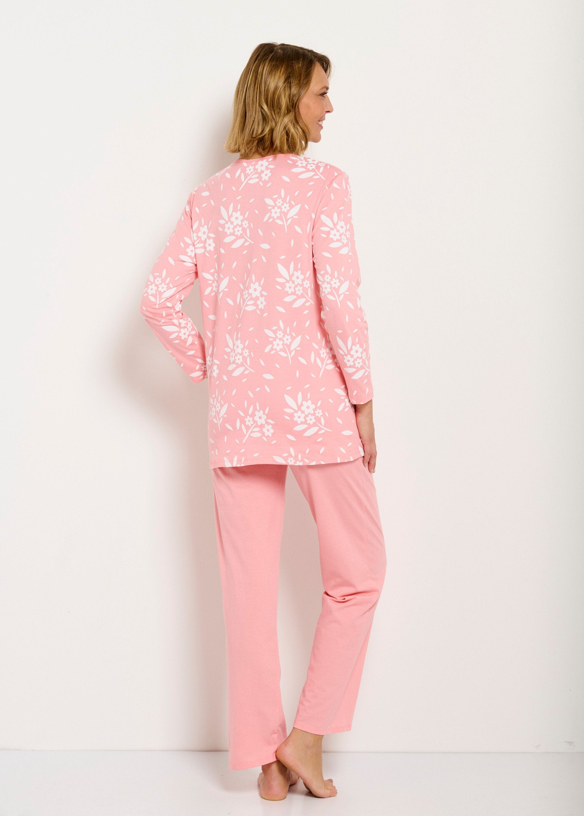 Katoenen_V-hals_knooppyjama_met_lange_mouwen_Corail_DO1_slim