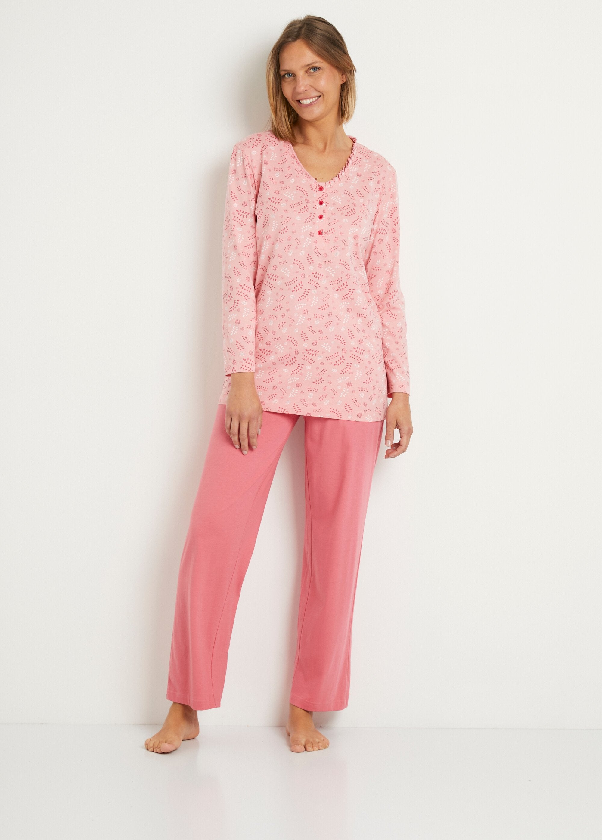 Bedrukte_katoenen_pyjama_met_knoopsluiting_en_lange_mouwen_Imprime_rose_FA1_slim