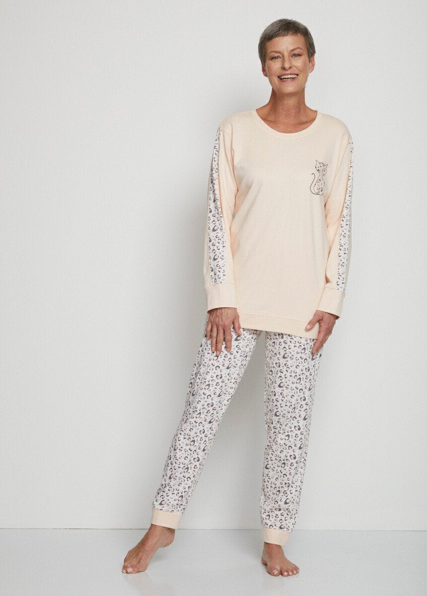 Katoenen_interlock_pyjama_met_lange_mouwen_Roze_en_print_FA1_slim