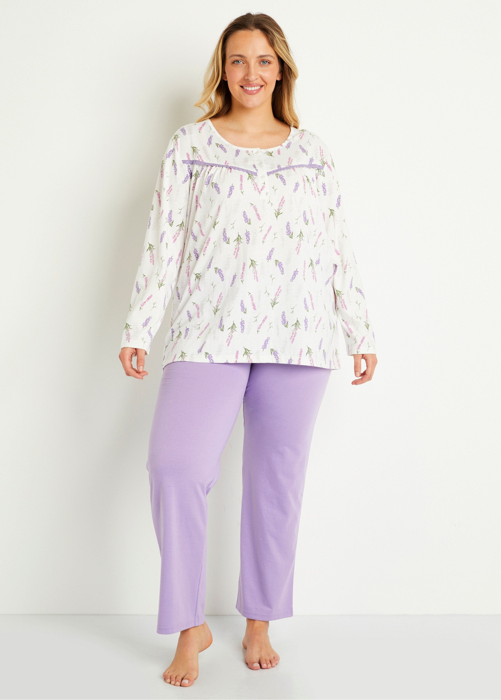 Pyjama_met_lange_mouwen_en_print_Parma-afdruk_FA1_curvy