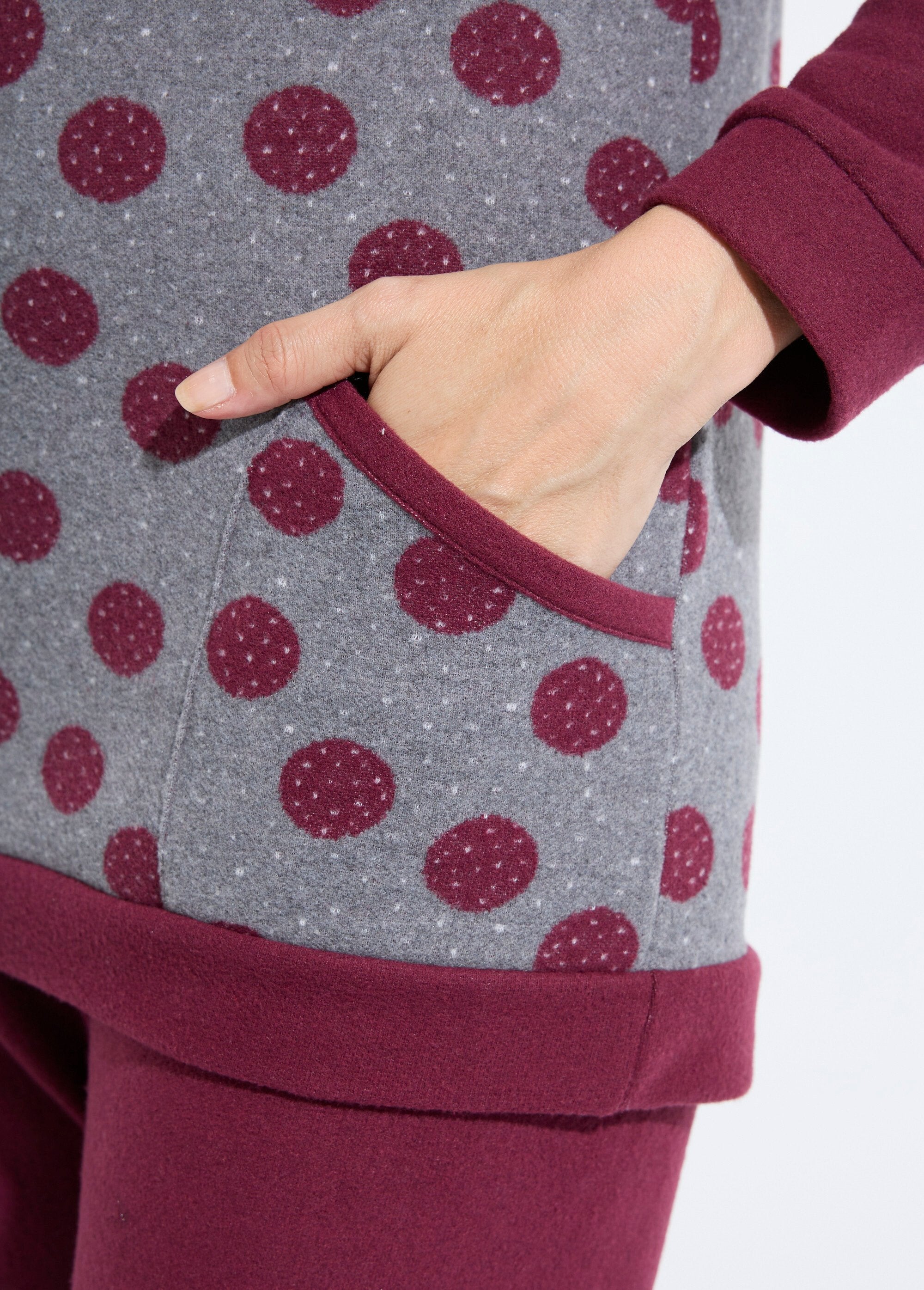 Gebreide_broekpyjama_Milano,_stippenprint_Bordeaux_DE2_slim