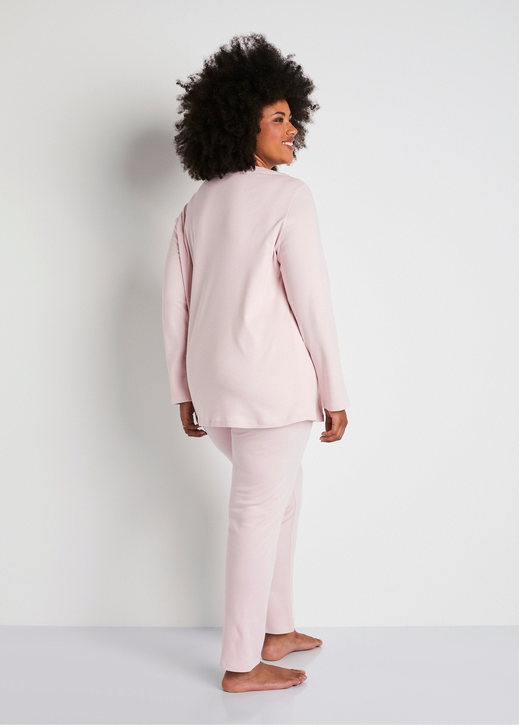 Pyjama_effen_kant_interlock_gebreid_ROZE_DO1_curvy