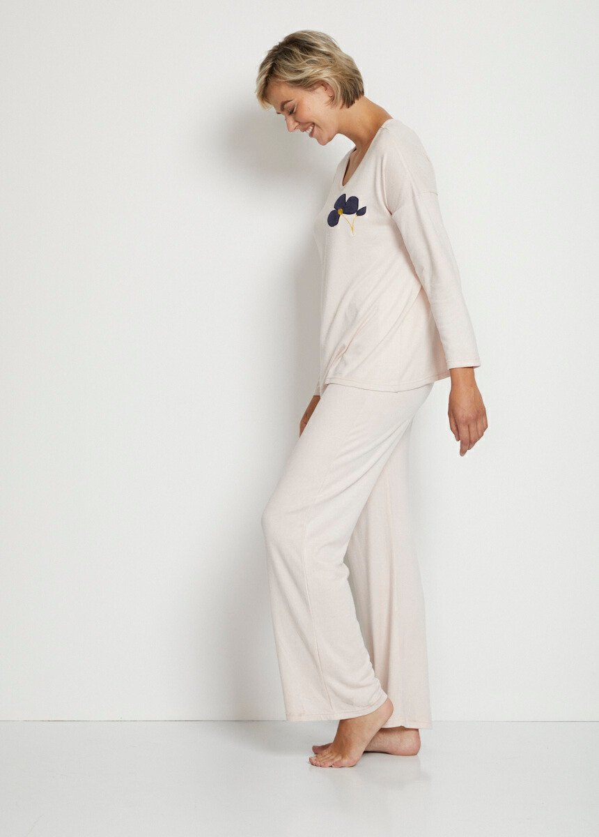 Effen_pyjama,_lange_mouwen,_zacht_breisel_Petale_DR1_slim