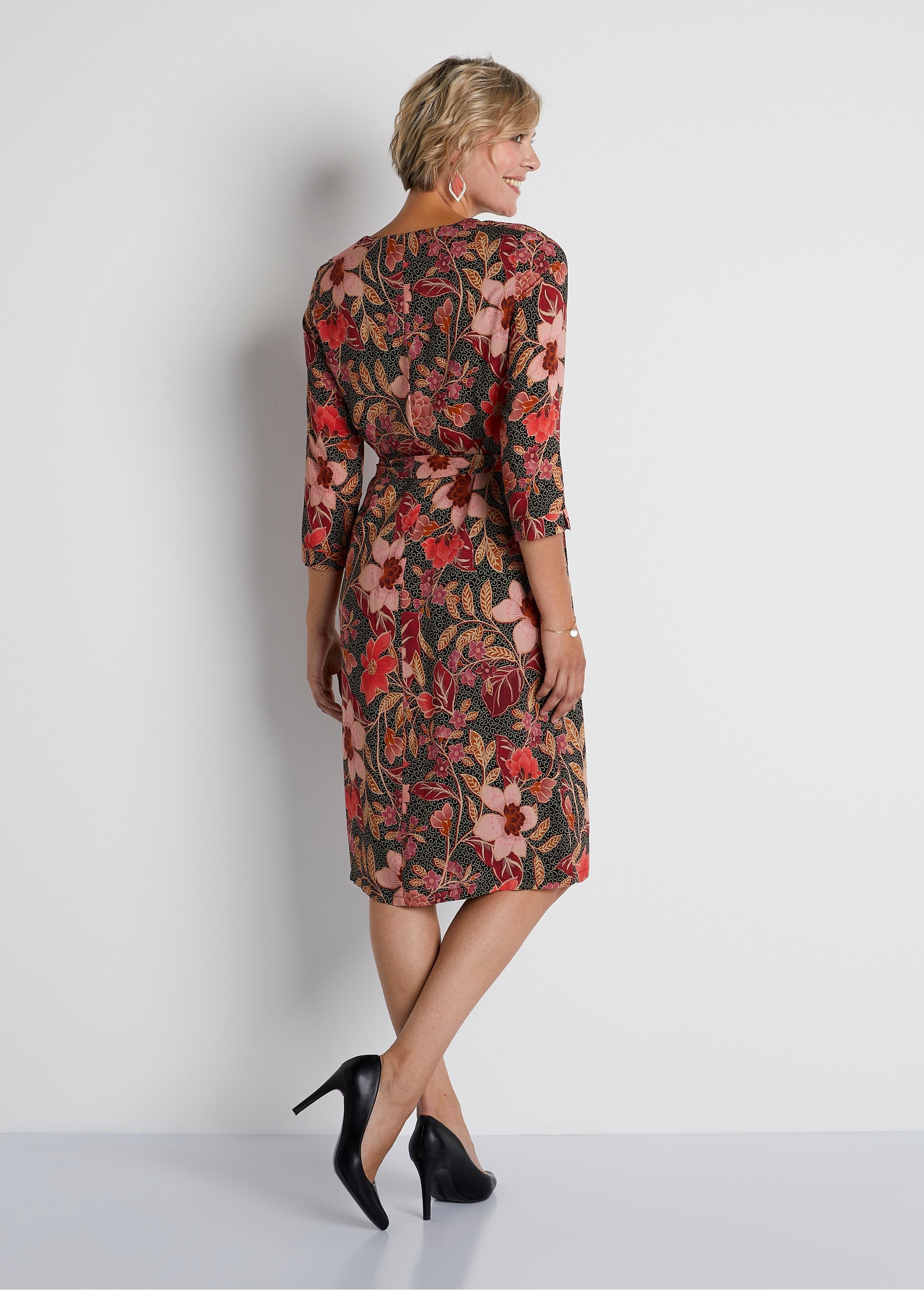 Losse_korte_jurk_met_bloemenprint_Koraal_print_DO1_slim