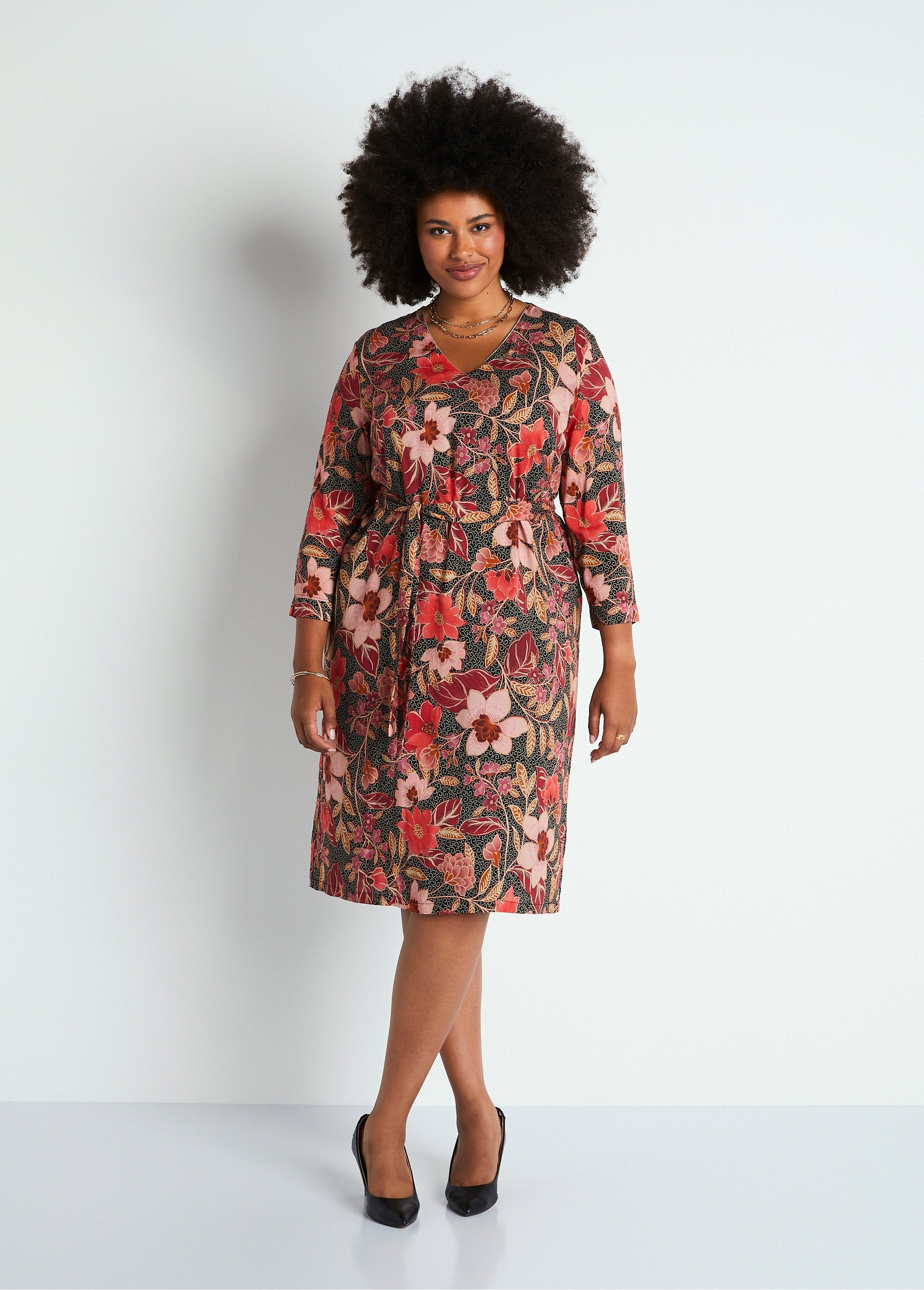 Losse_korte_jurk_met_bloemenprint_Koraal_print_FA1_curvy