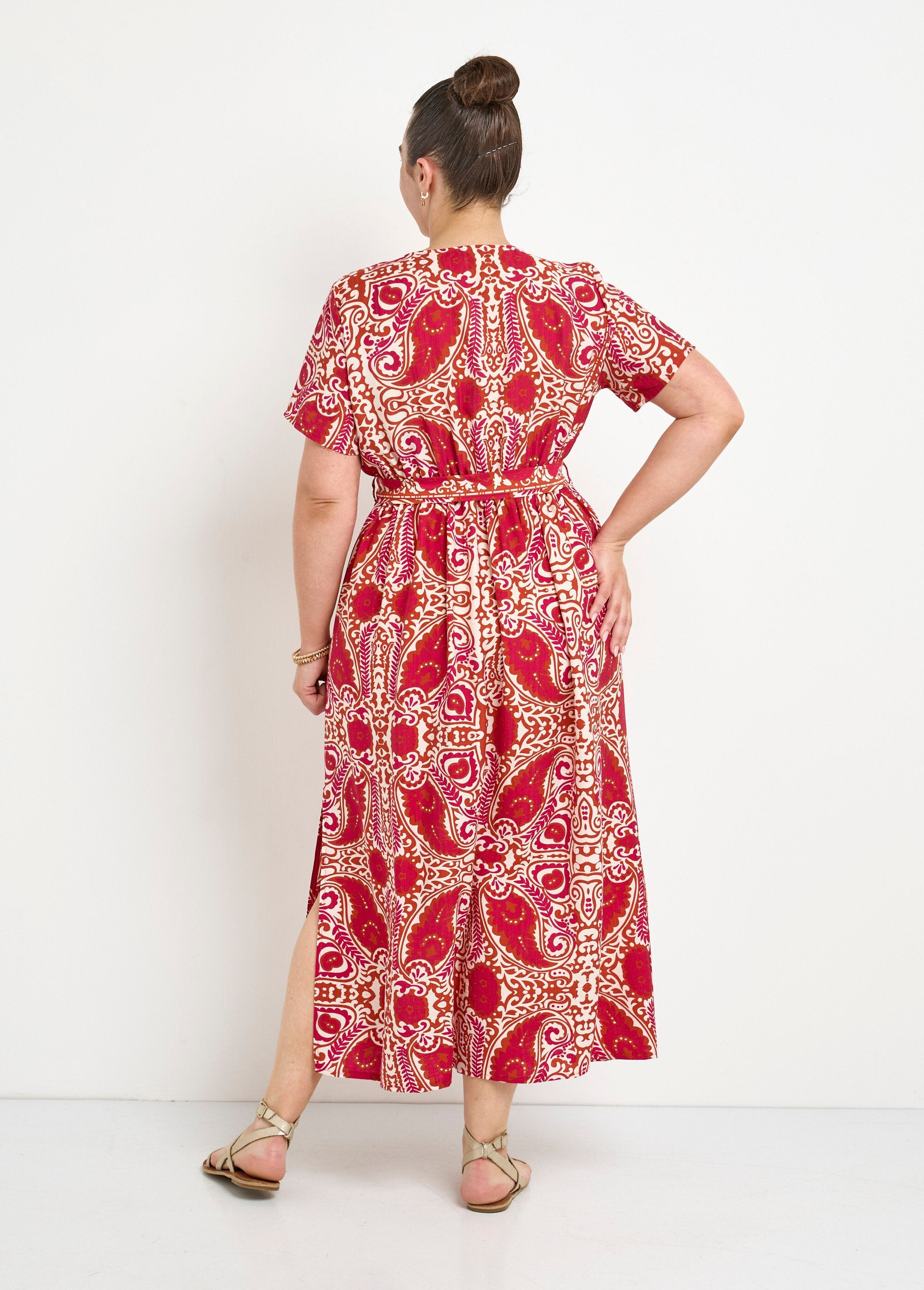 Lange_wikkeljurk_met_etnisch_motief_Rose_imprime_DO1_curvy