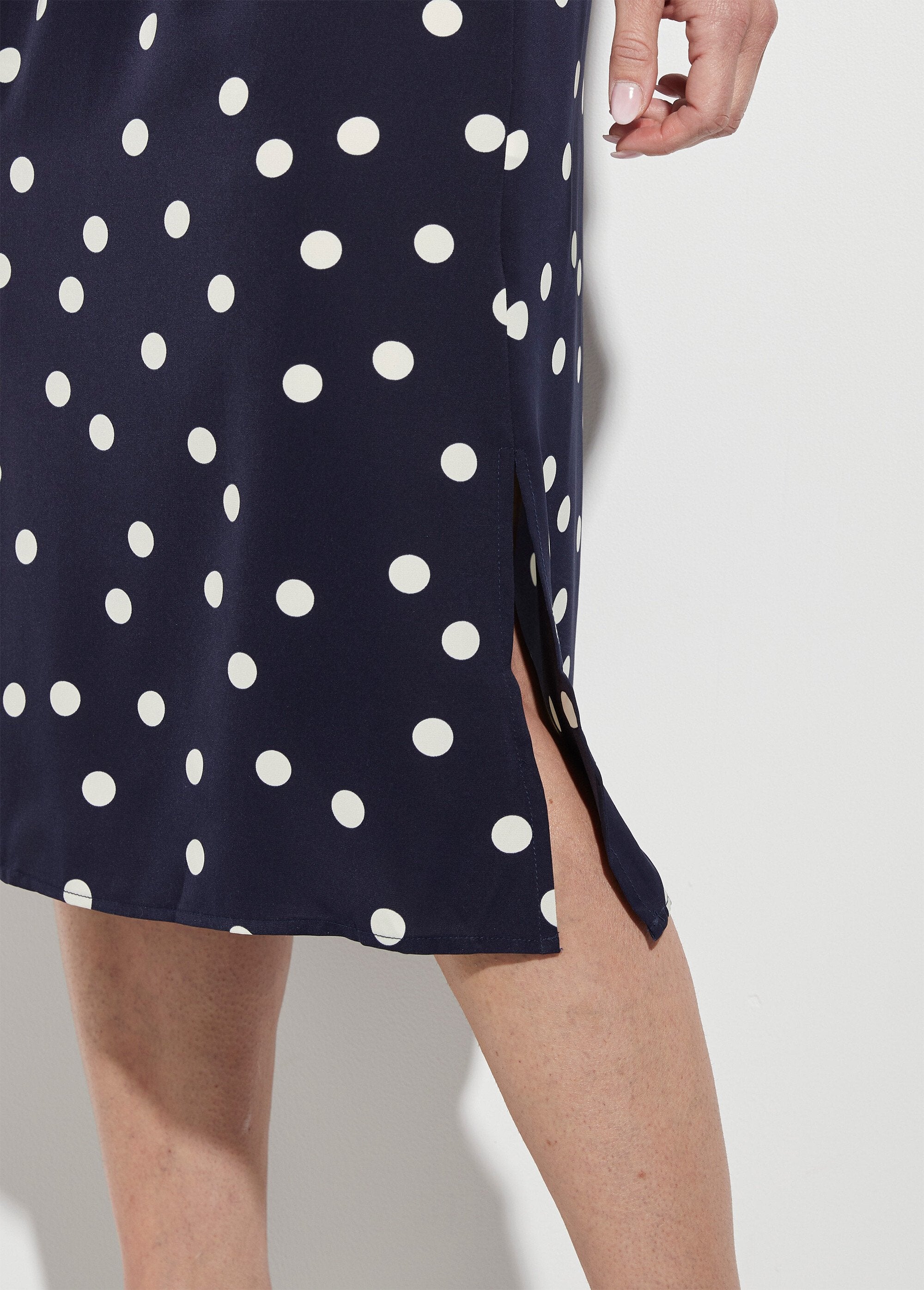 Lange_gestipte_blousejurk_met_ceintuur_Marine_pois_DE2_slim