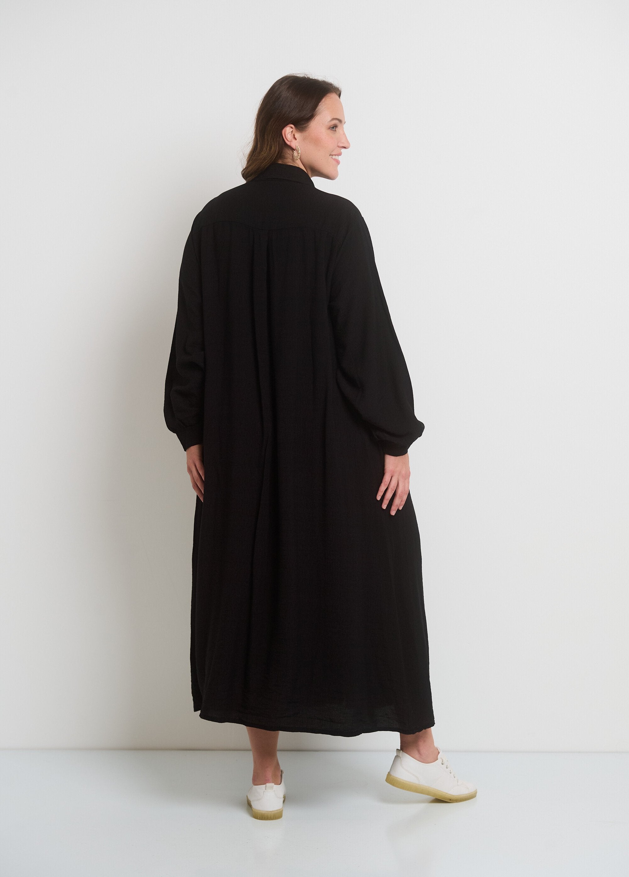 Blousejurk_met_lange_mouwen_en_knopen_Noir_DO1_curvy