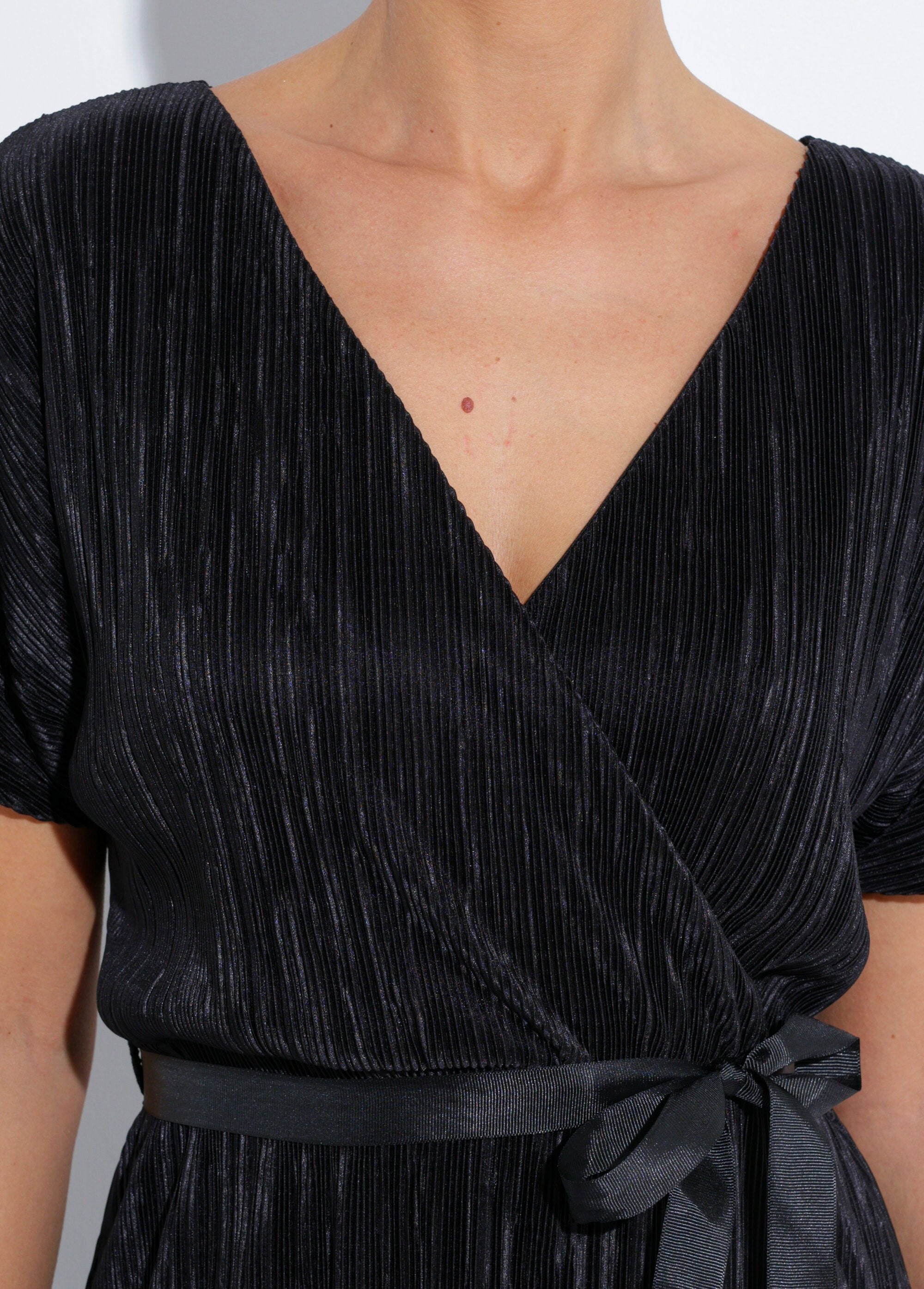 Robe_chic_plissée_décolleté_cache_coeur_Noir_DE1_slim