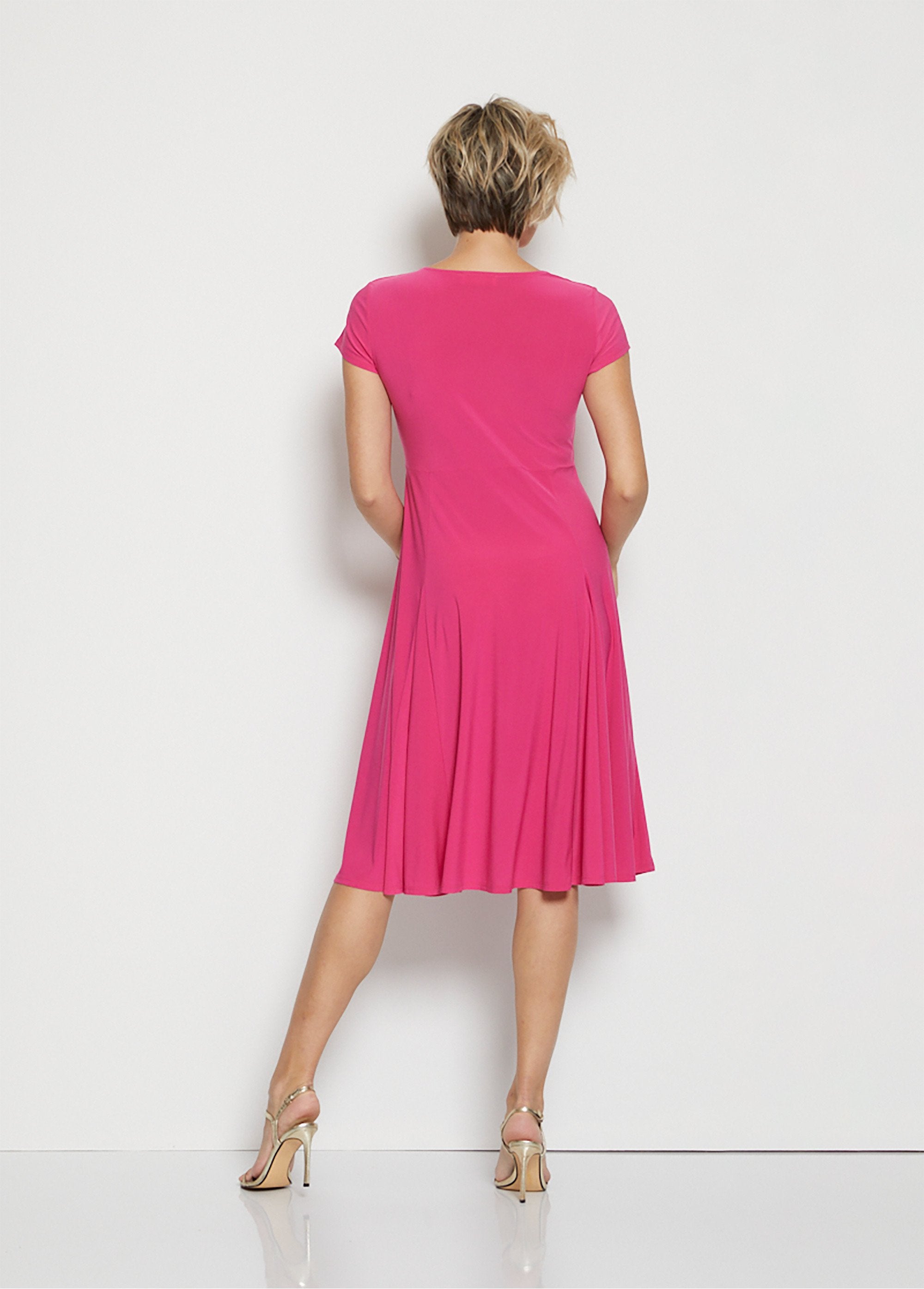 Robe_mi-longue_évasée_col_V_Uni_fuchsia_DO1_slim