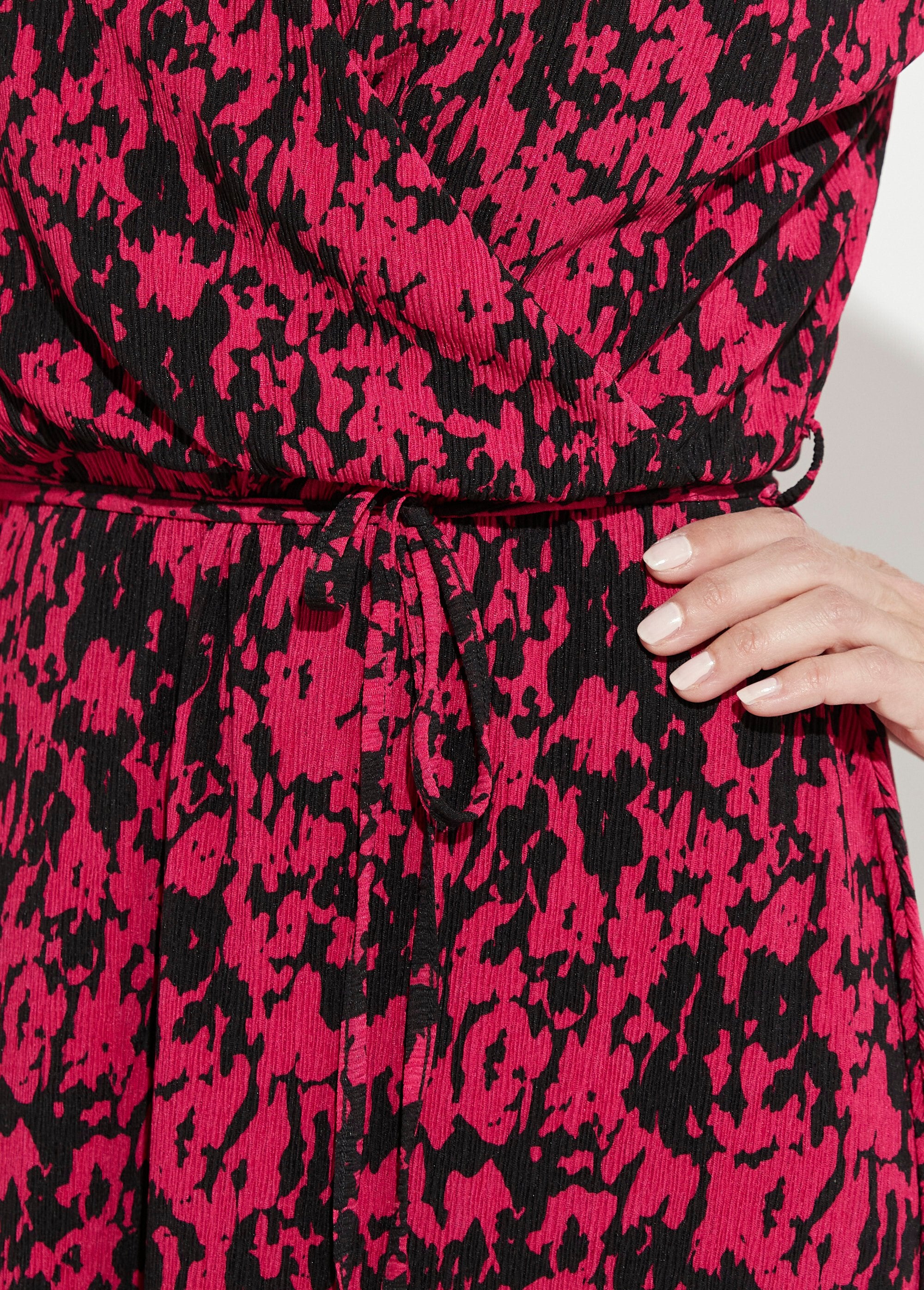 Wikkeljurk_met_tachisteprint_Noir_et_fuchsia_DE4_slim