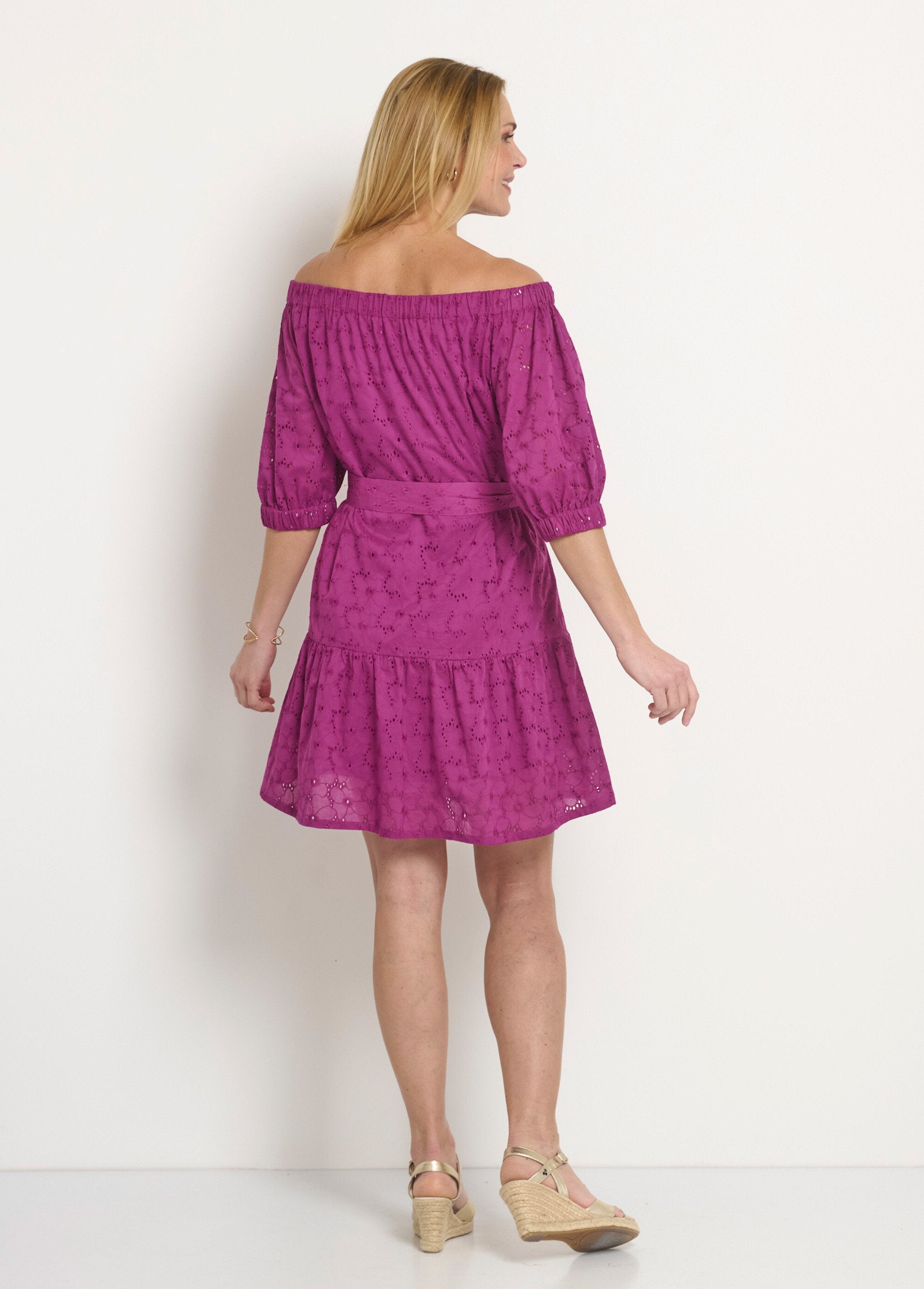 Robe_courte_col_Bardot_broderie_anglaise_Violine_DO1_slim