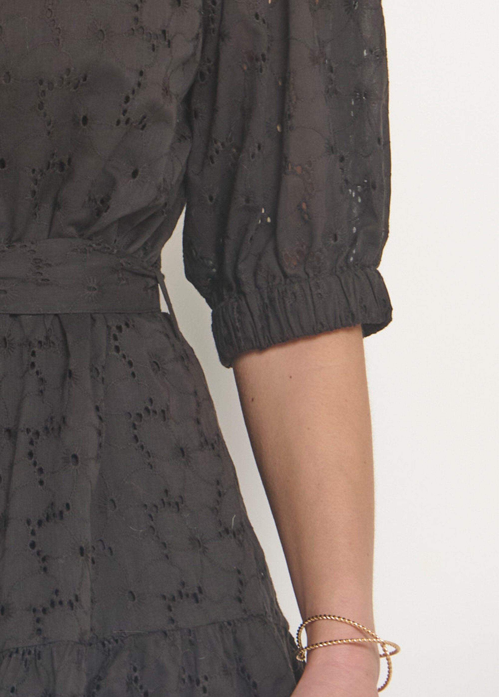 Robe_courte_col_Bardot_broderie_anglaise_Noir_DE2_slim