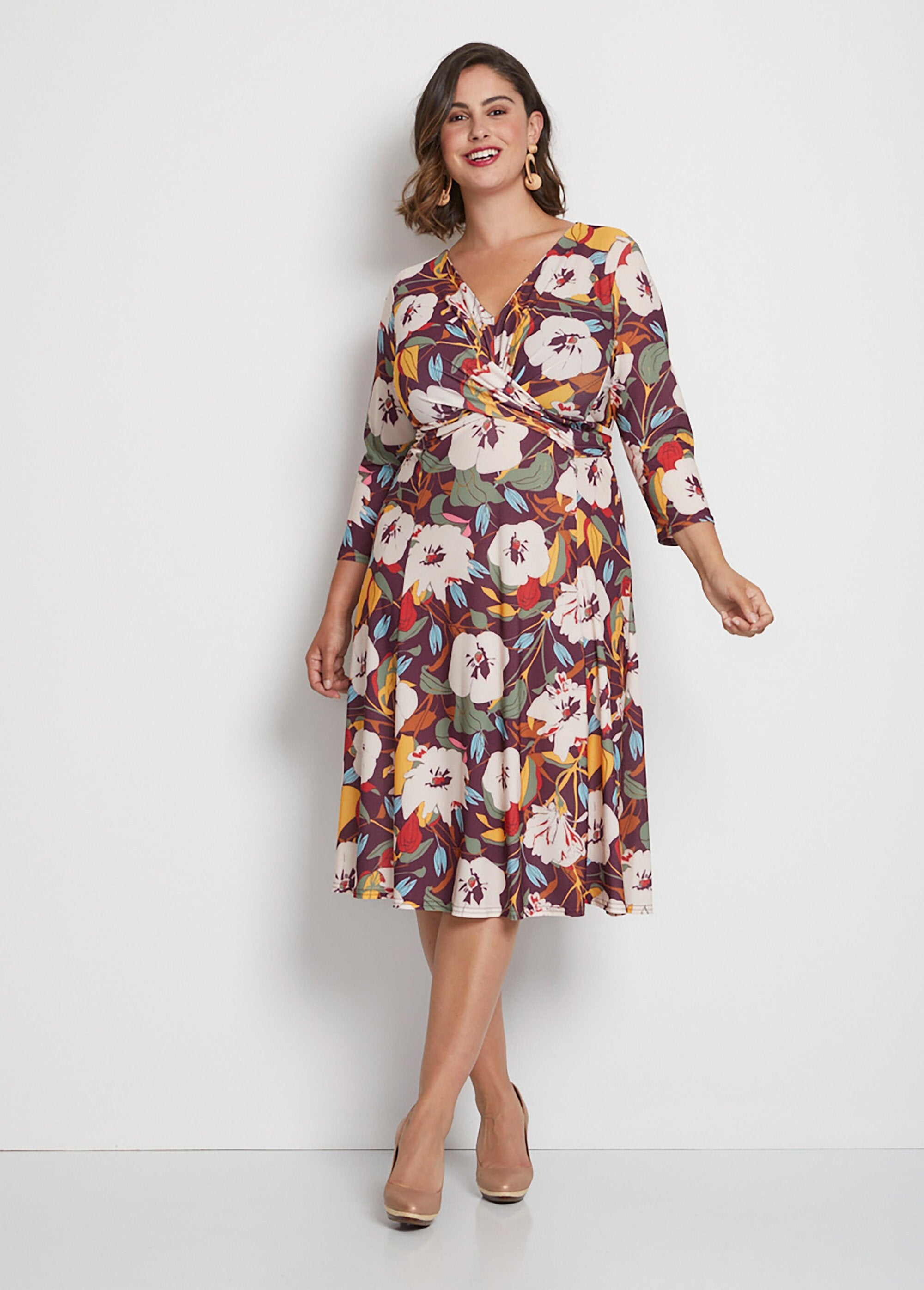 Wikkeljurk_met_bloemen_Imprime_bordeaux_FA1_curvy