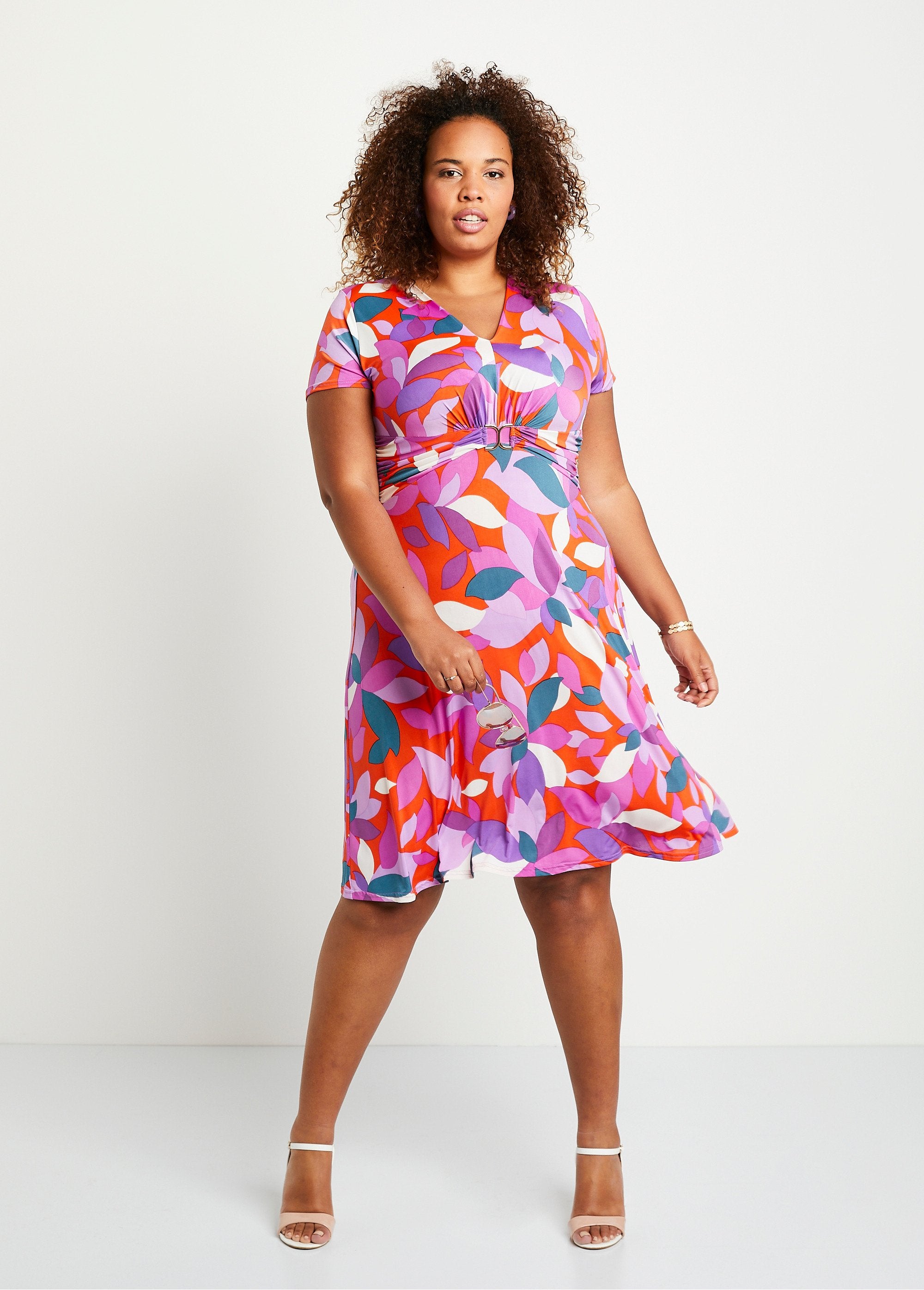 Korte_jurk_met_print_Oranje_en_paars_FA1_curvy