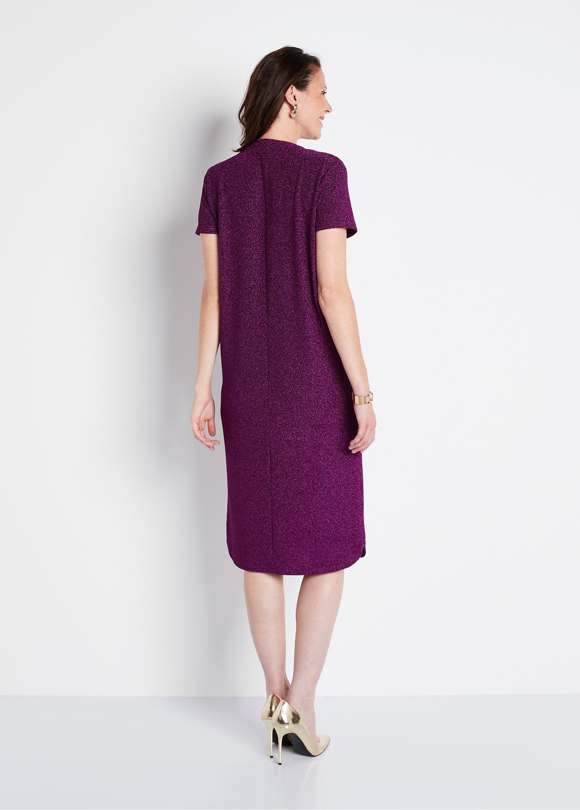 Korte_uitlopende_jurk_van_glanzend_breisel_Rose_DO1_slim