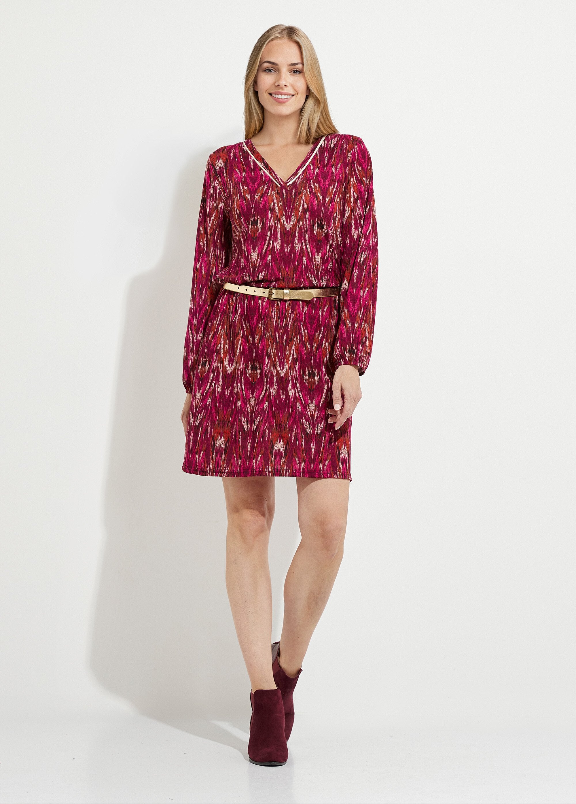Korte_jurk_met_V-hals_en_print,_lange_mouwen_Cassis_et_beige_FA1_slim