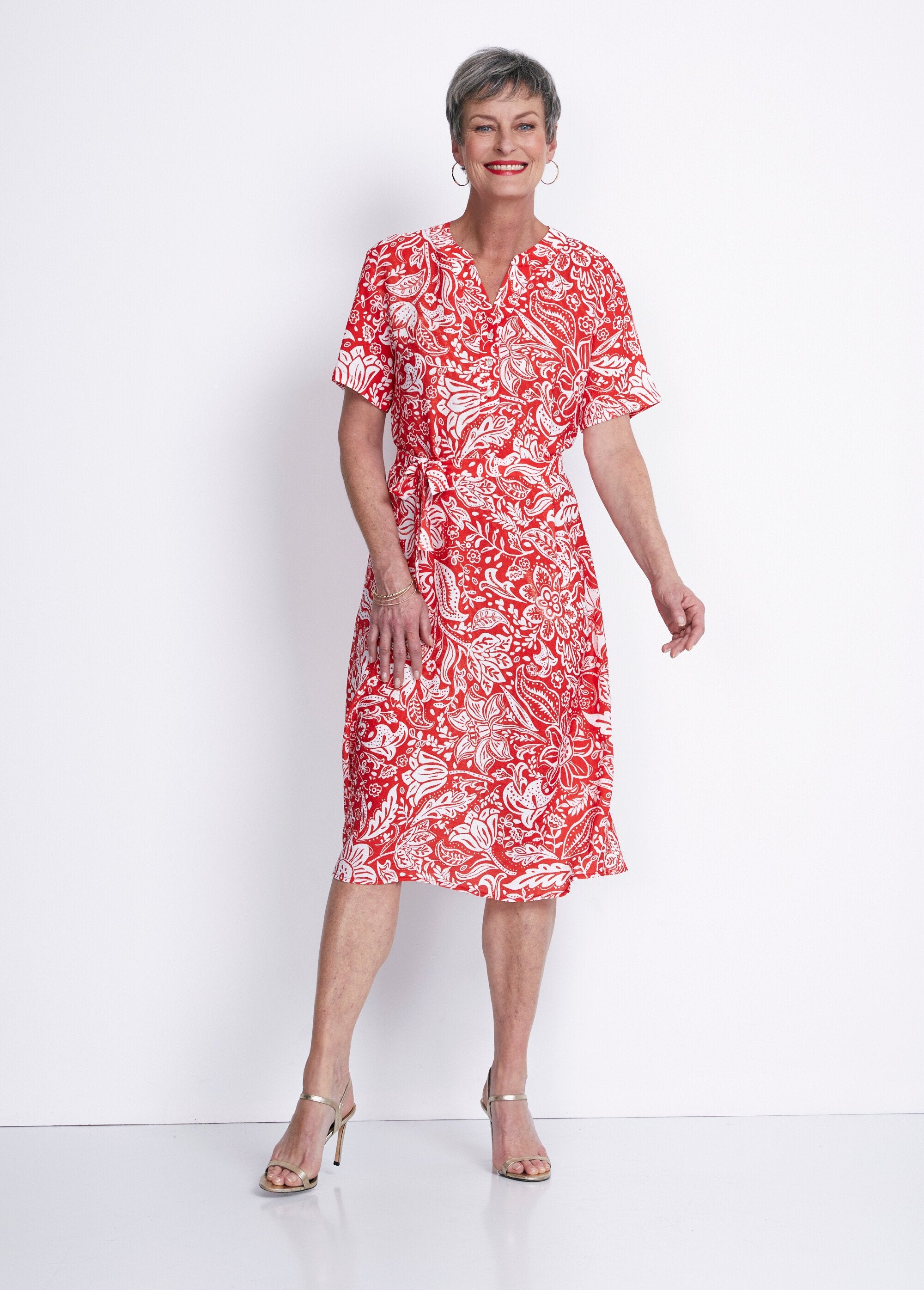 Korte_jurk_in_tweekleurige_reliëfstof_Rouge_et_blanc_FA1_slim